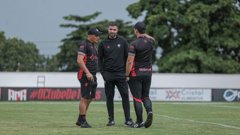 Na liderança, Lacerda se prepara para jogo 250 da carreira e diz: “Clássico é diferente”