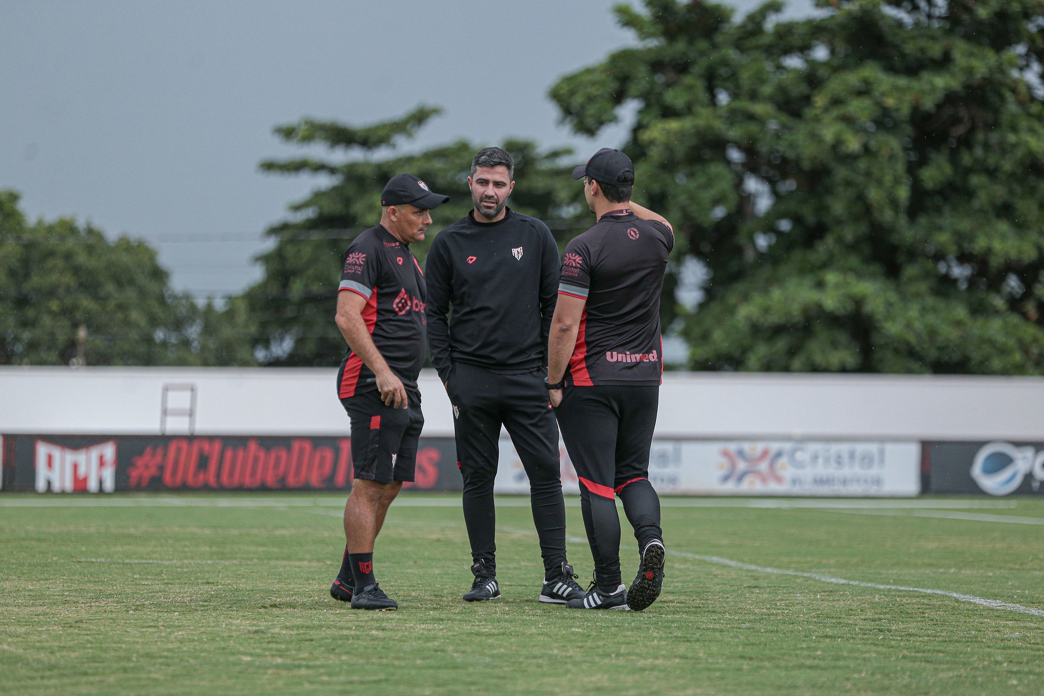 Na liderança, Lacerda se prepara para jogo 250 da carreira e diz: “Clássico é diferente”