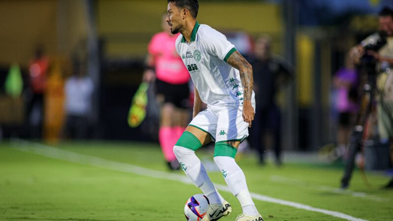 Diretoria do Guarani estuda multar Lucca após expulsão contra o Novorizontino