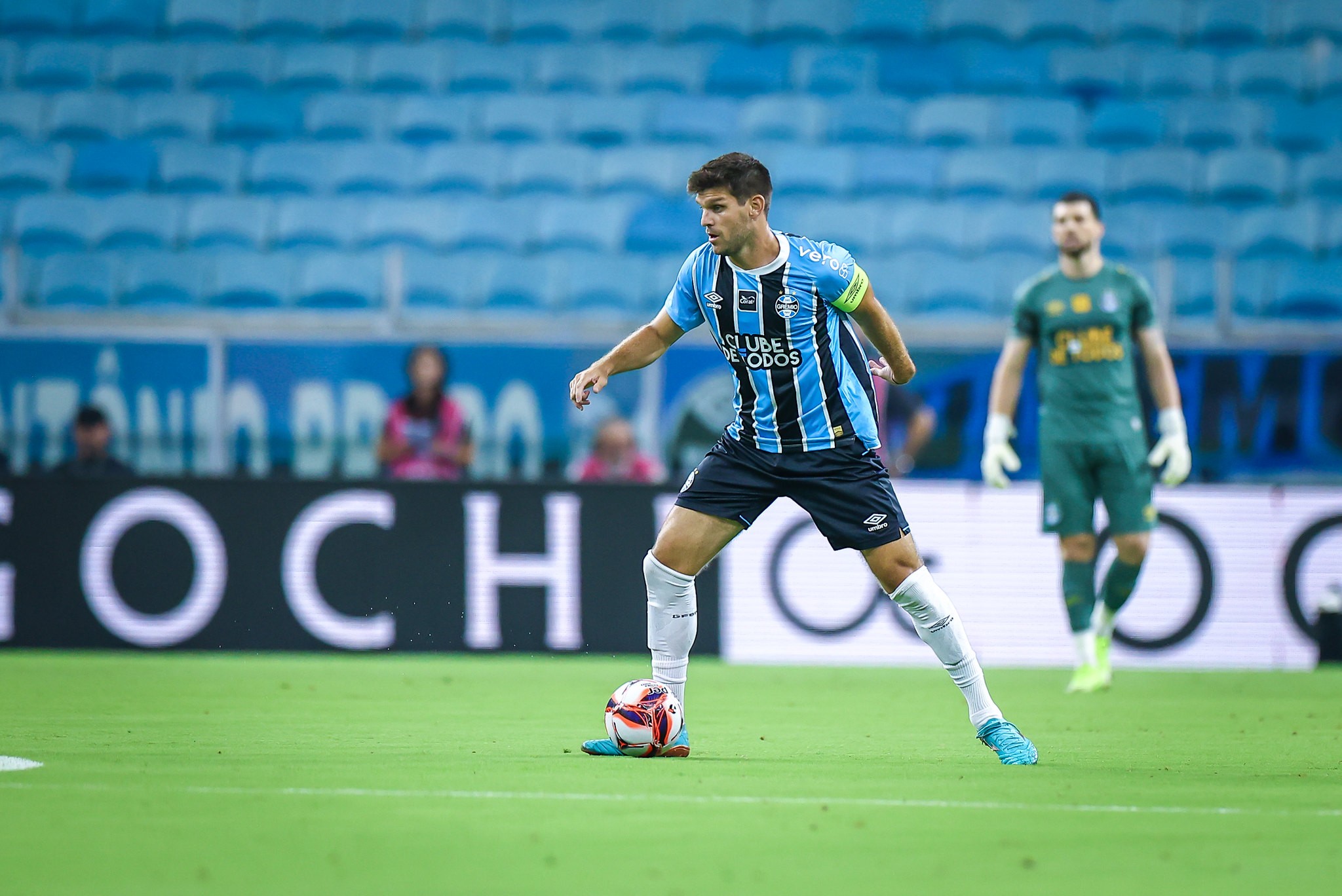 Kannemann tem lesão muscular e vira desfalque do Grêmio; veja previsão de volta