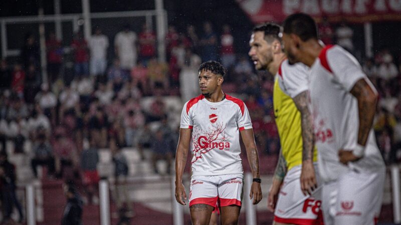 Pedro Romano tem lesão de grau 3 na coxa e não deve mais atuar no Goianão