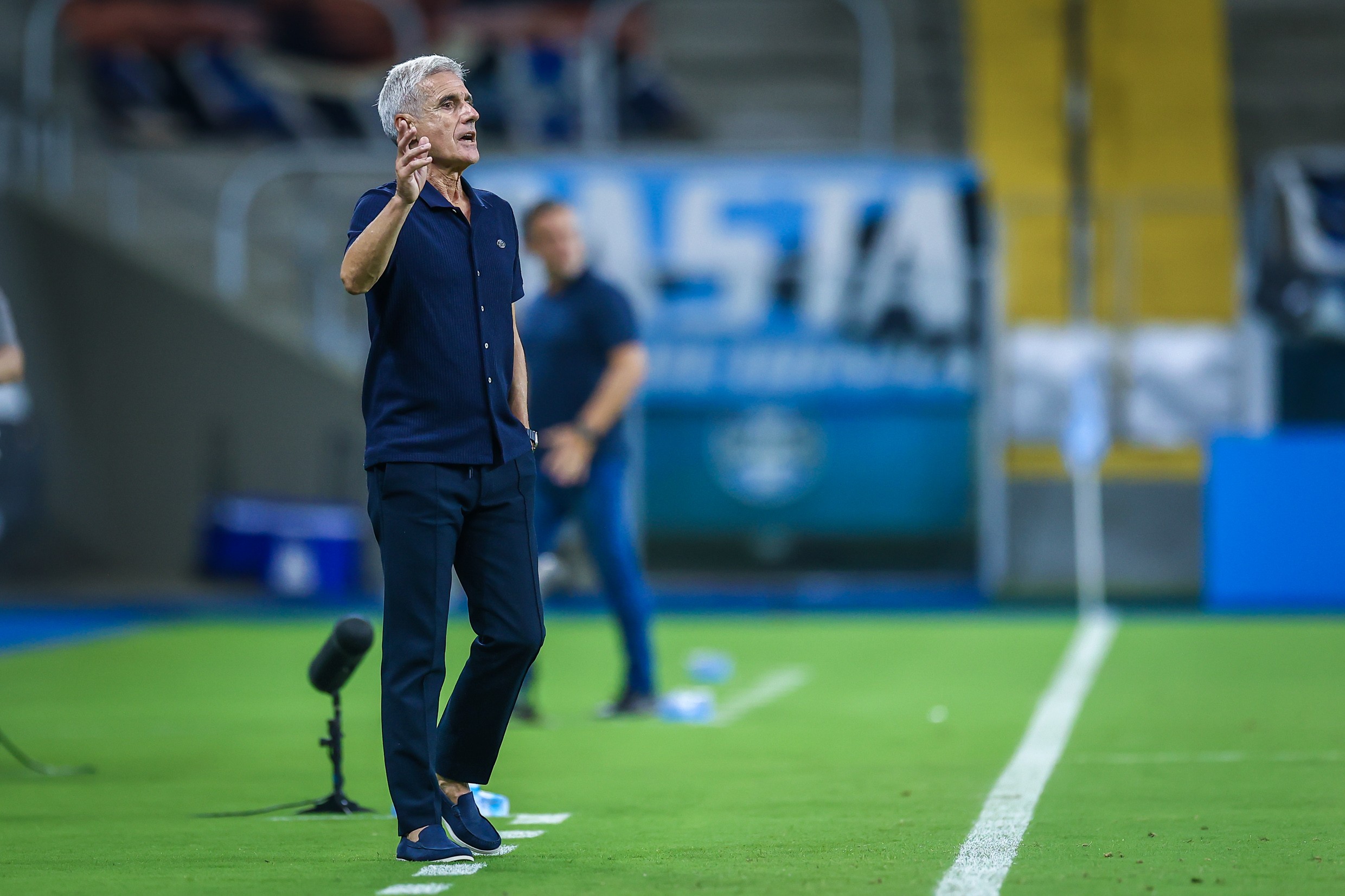 Luís Castro planeja continuar trocas no Grêmio até o Gre-Nal: “Jogo de maior impacto”
