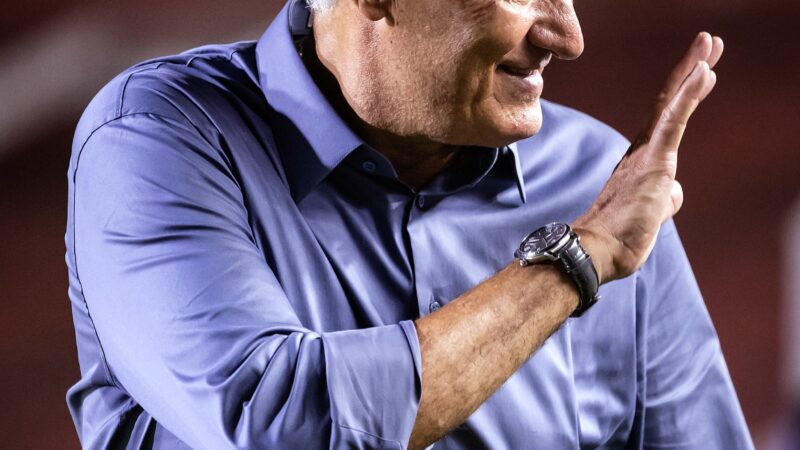 Tite detalha planejamento para elenco do Cruzeiro e evita cravar volta de titulares no sábado