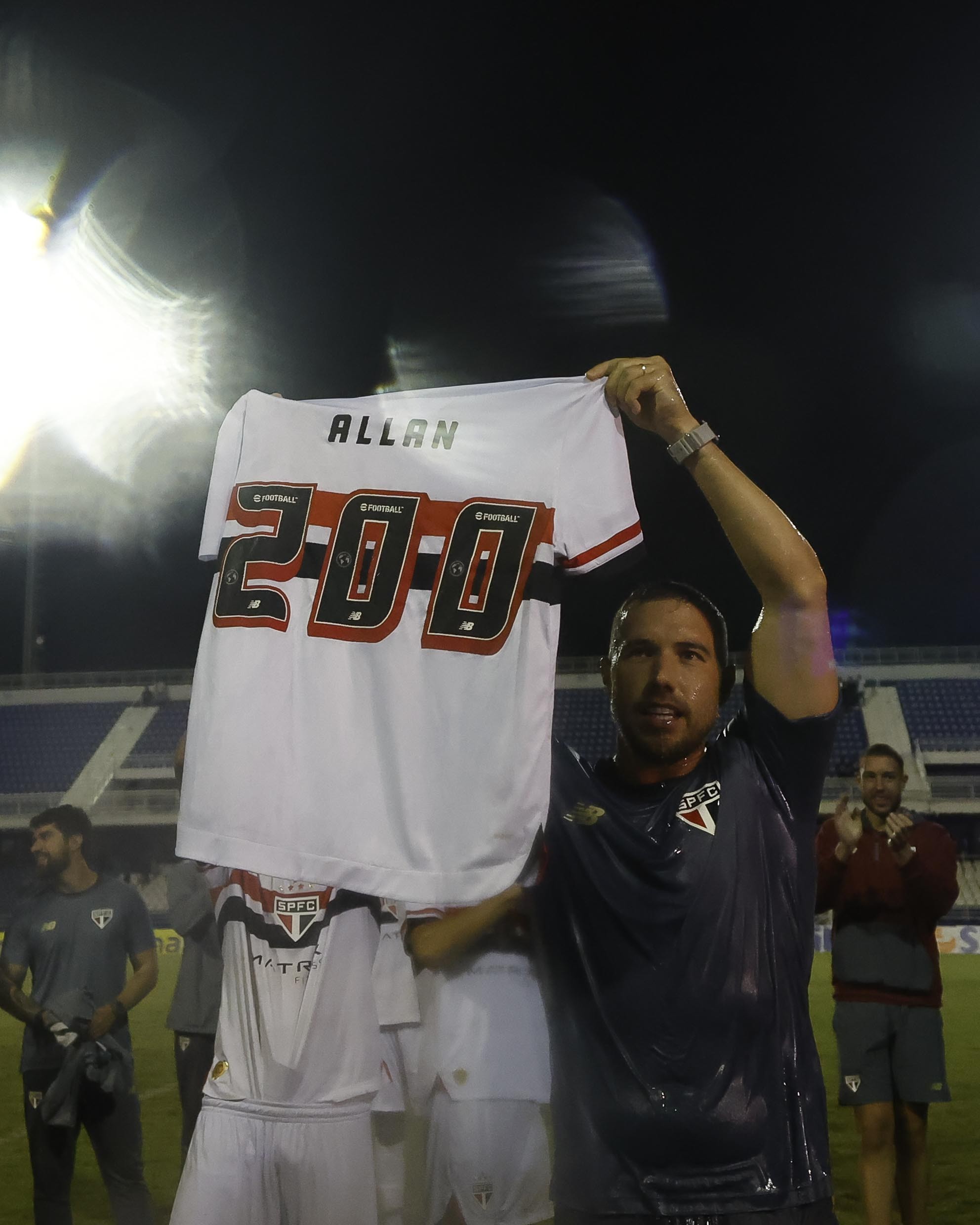 Allan Barcellos completa 200 jogos na base do São Paulo em classificação na Copinha