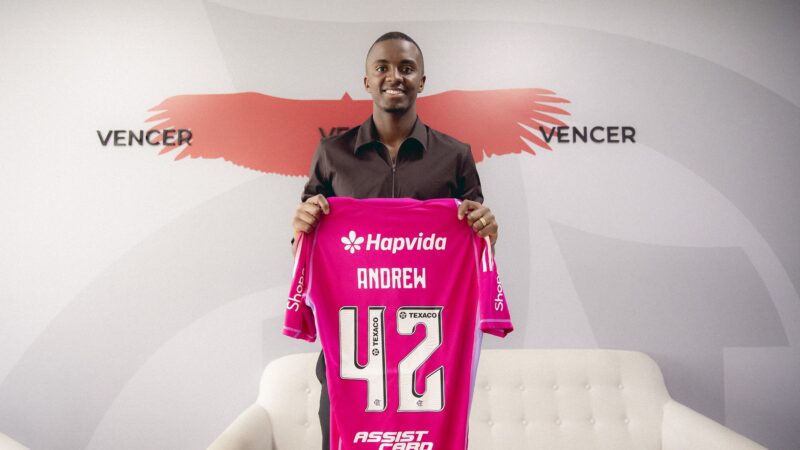 Possível estreante no Flamengo, Andrew carrega coincidência familiar e relação de fé na camisa