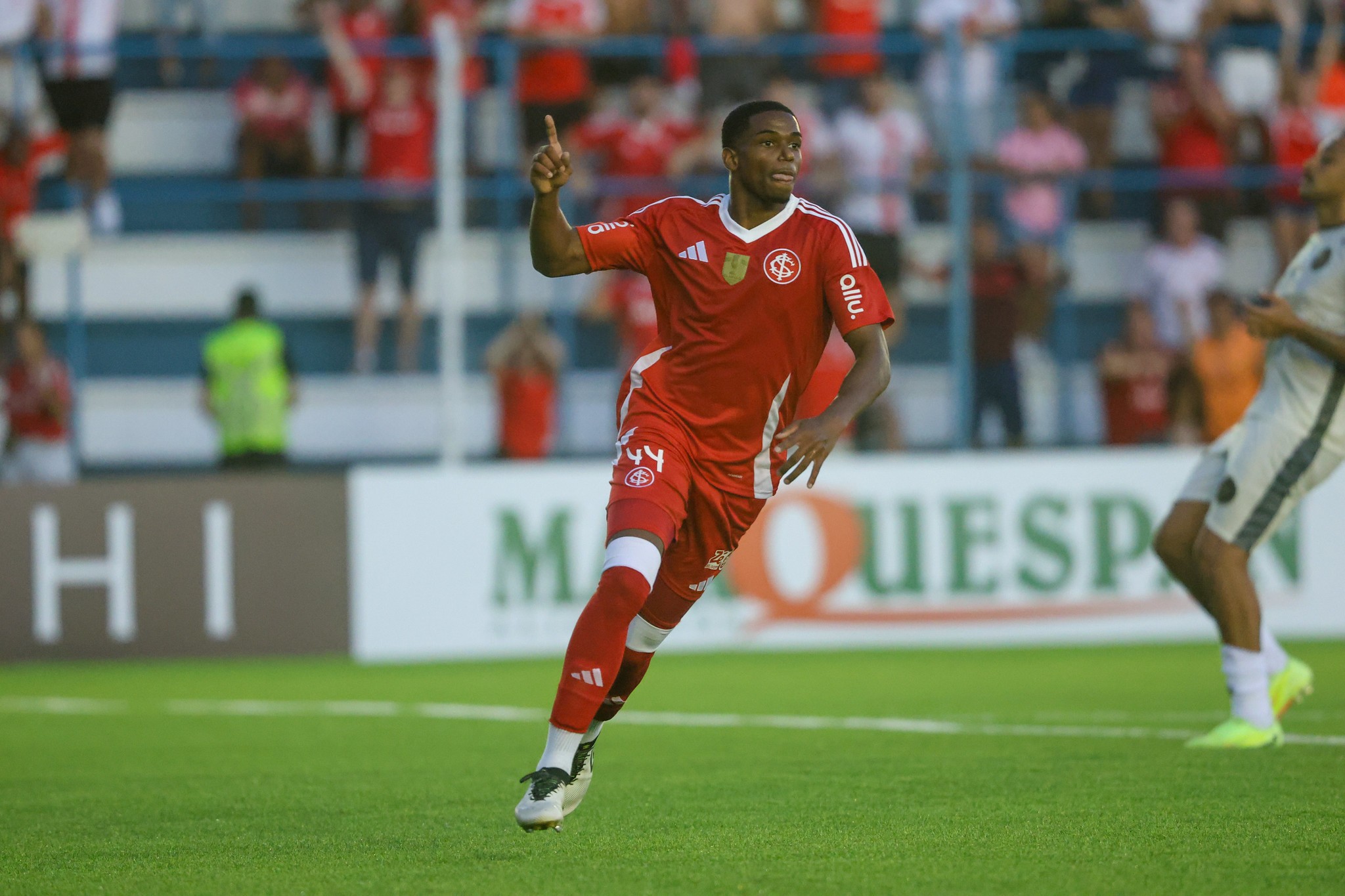 Irmãos do Inter decidem na Copinha e Gauchão no mesmo dia e emocionam mãe; conheça