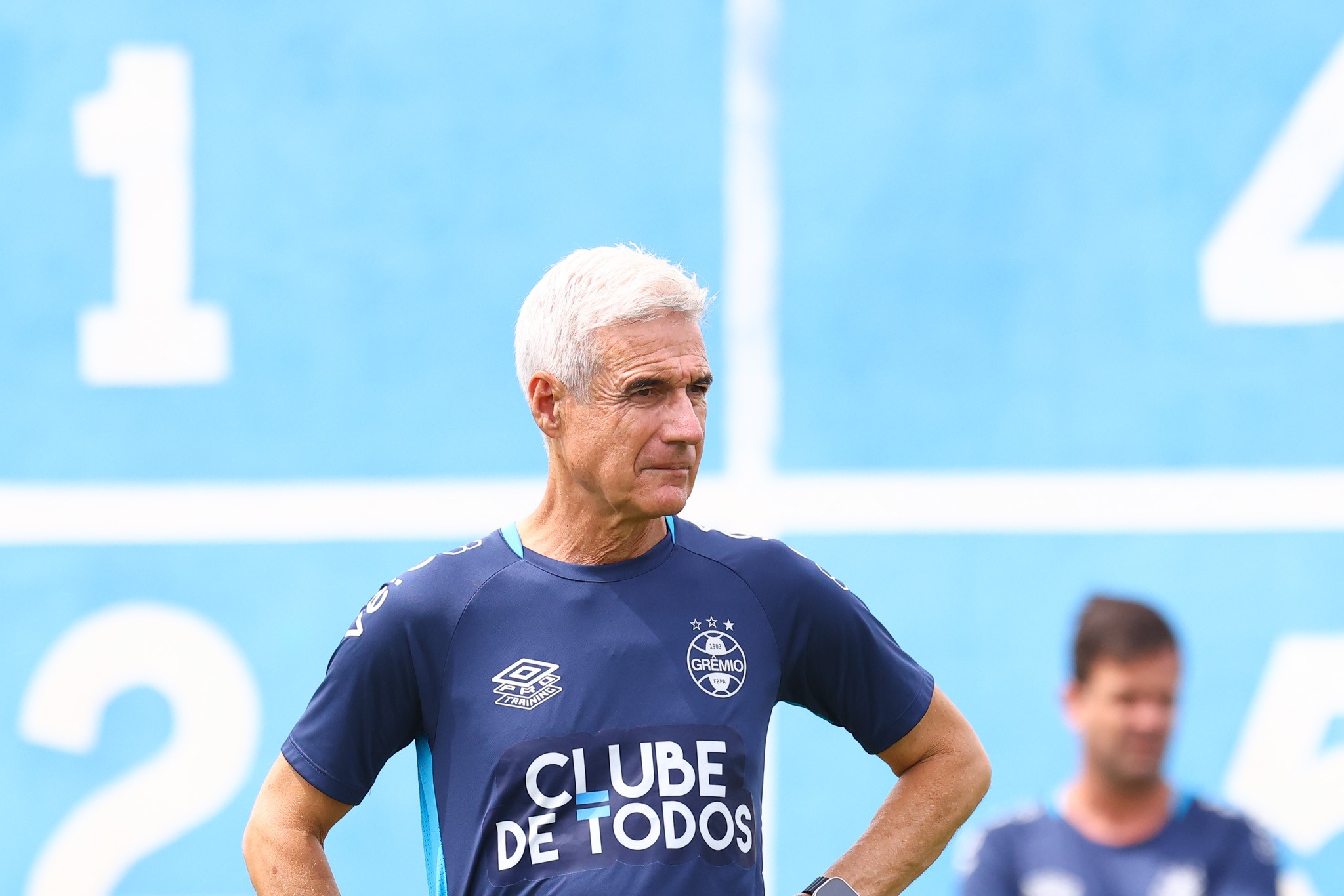 Escalação do Grêmio: Luís Castro terá volta de titulares e Tetê; Volpi e Cuéllar ficam fora