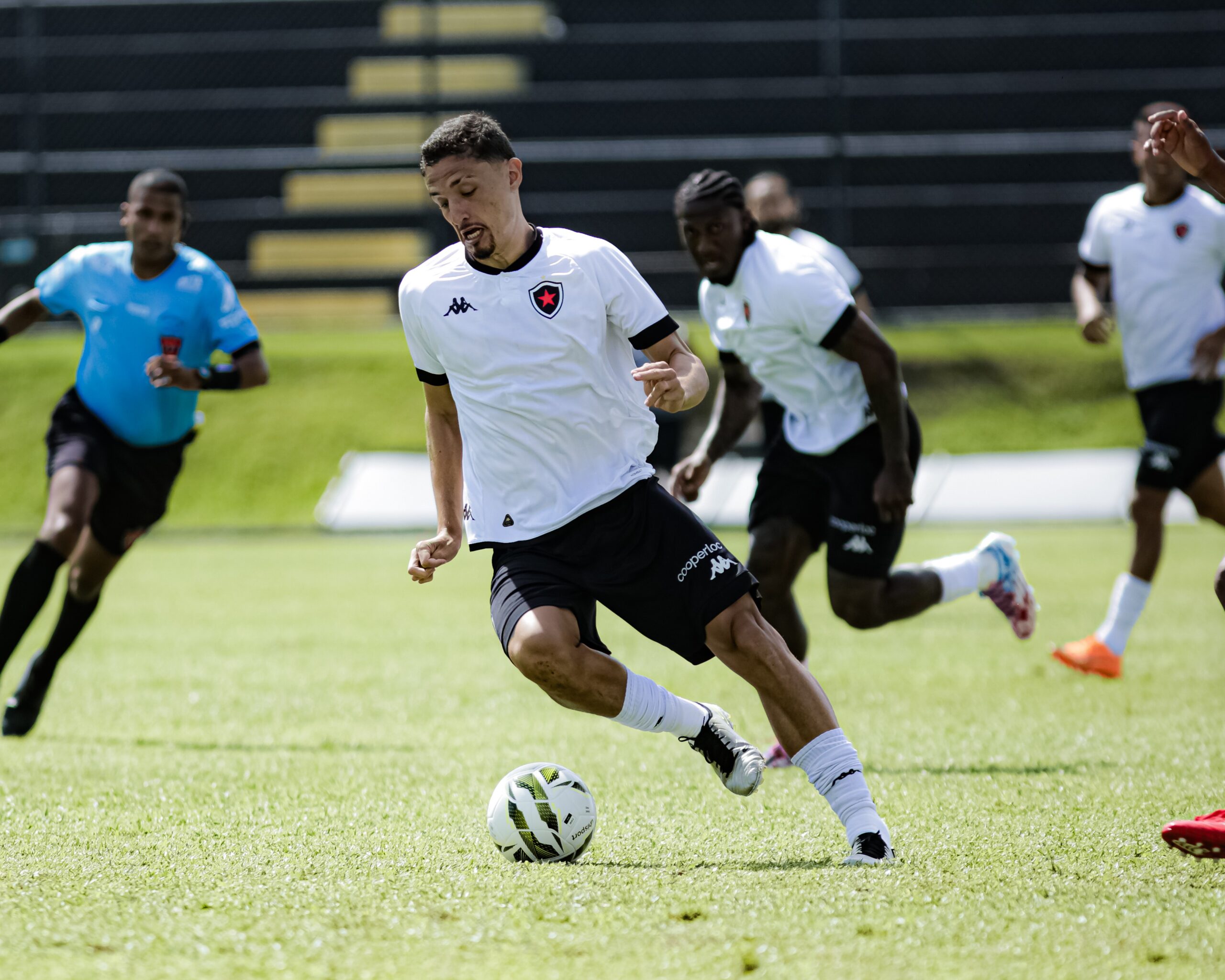 Igor Maduro reconhece obstáculos na estreia, defende correções e mira recuperação do Botafogo-PB
