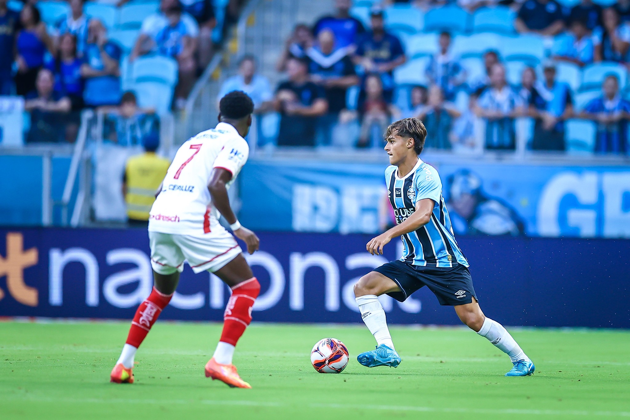 Tiaguinho vira sensação do Grêmio no início de 2026 e negocia renovação com o clube