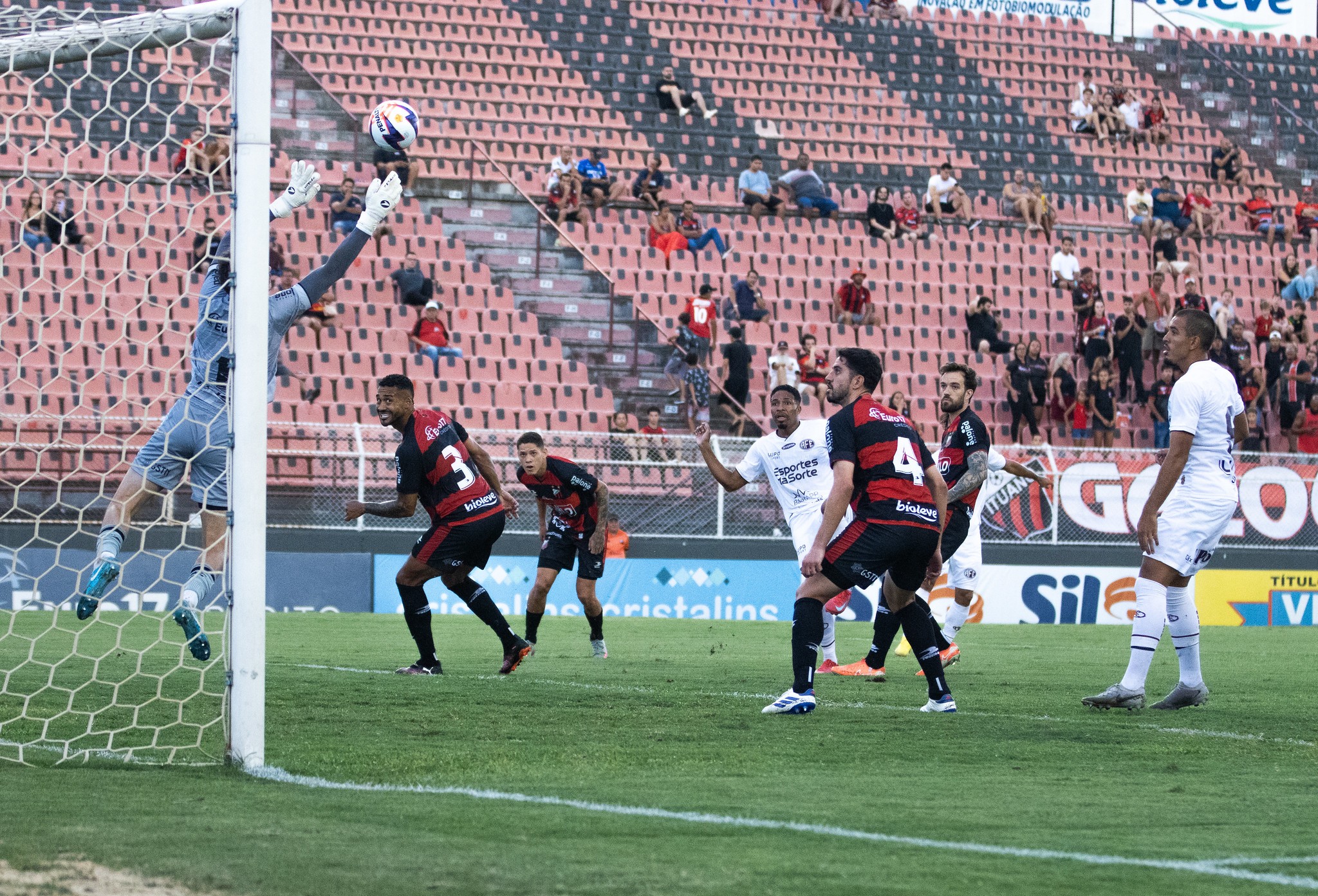 Corrêa vê oscilação e busca equilibrar Ferroviária para sequência na A2