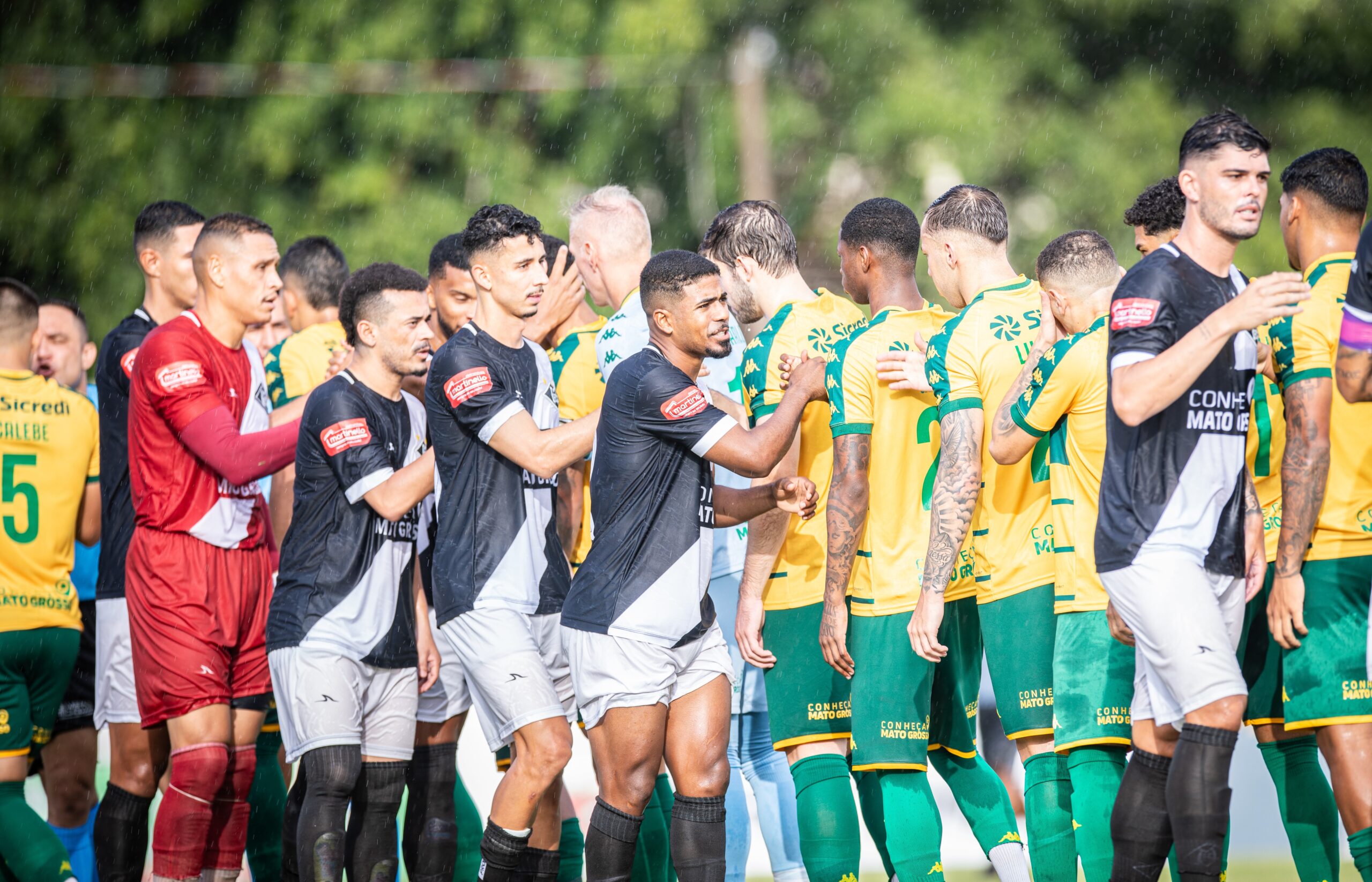 Vídeos mostram confusão entre PM e torcedores do Mixto após empate com o Cuiabá