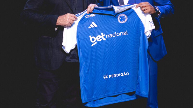 Cruzeiro oficializa a renovação de Matheus Pereira