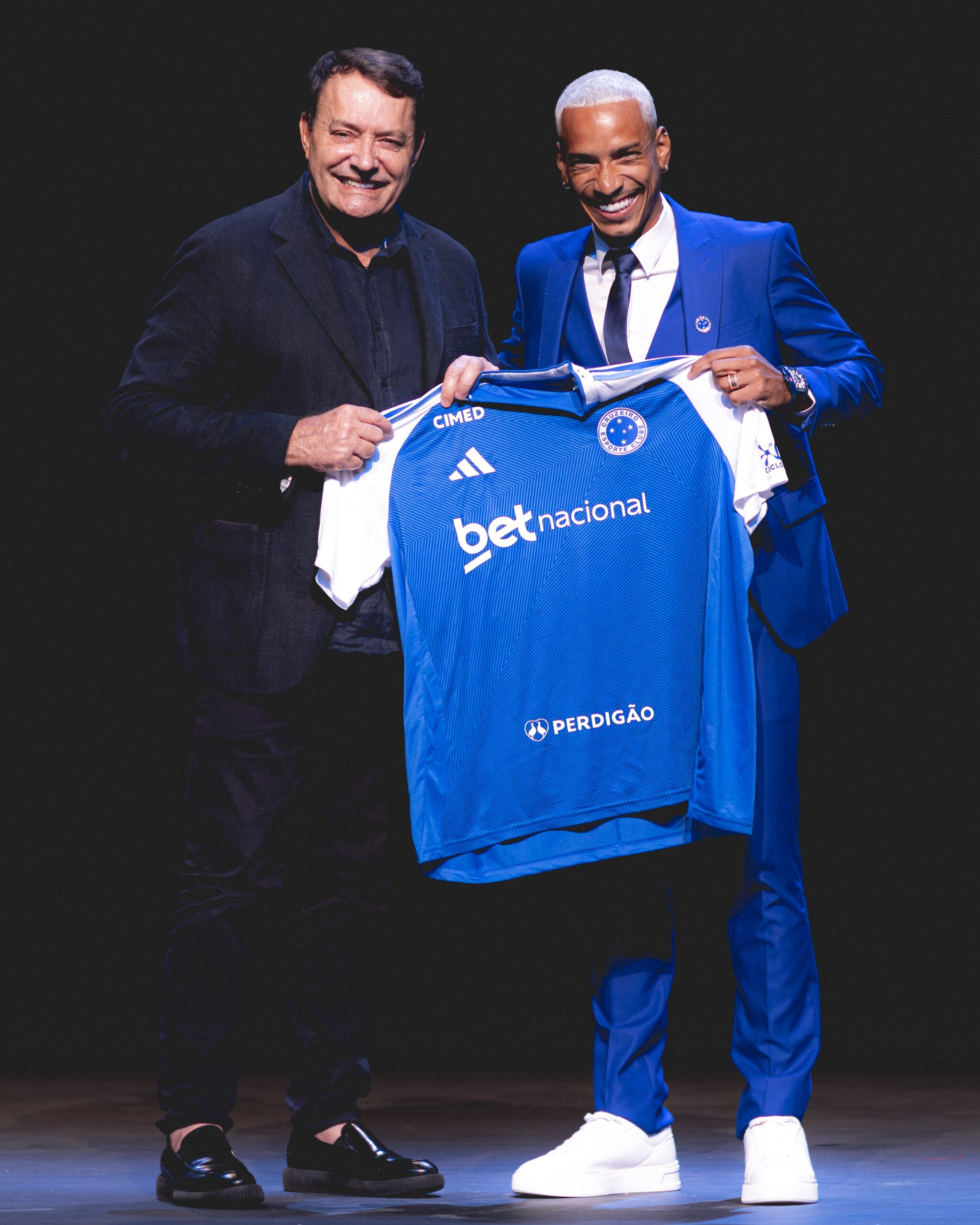 Cruzeiro oficializa a renovação de Matheus Pereira