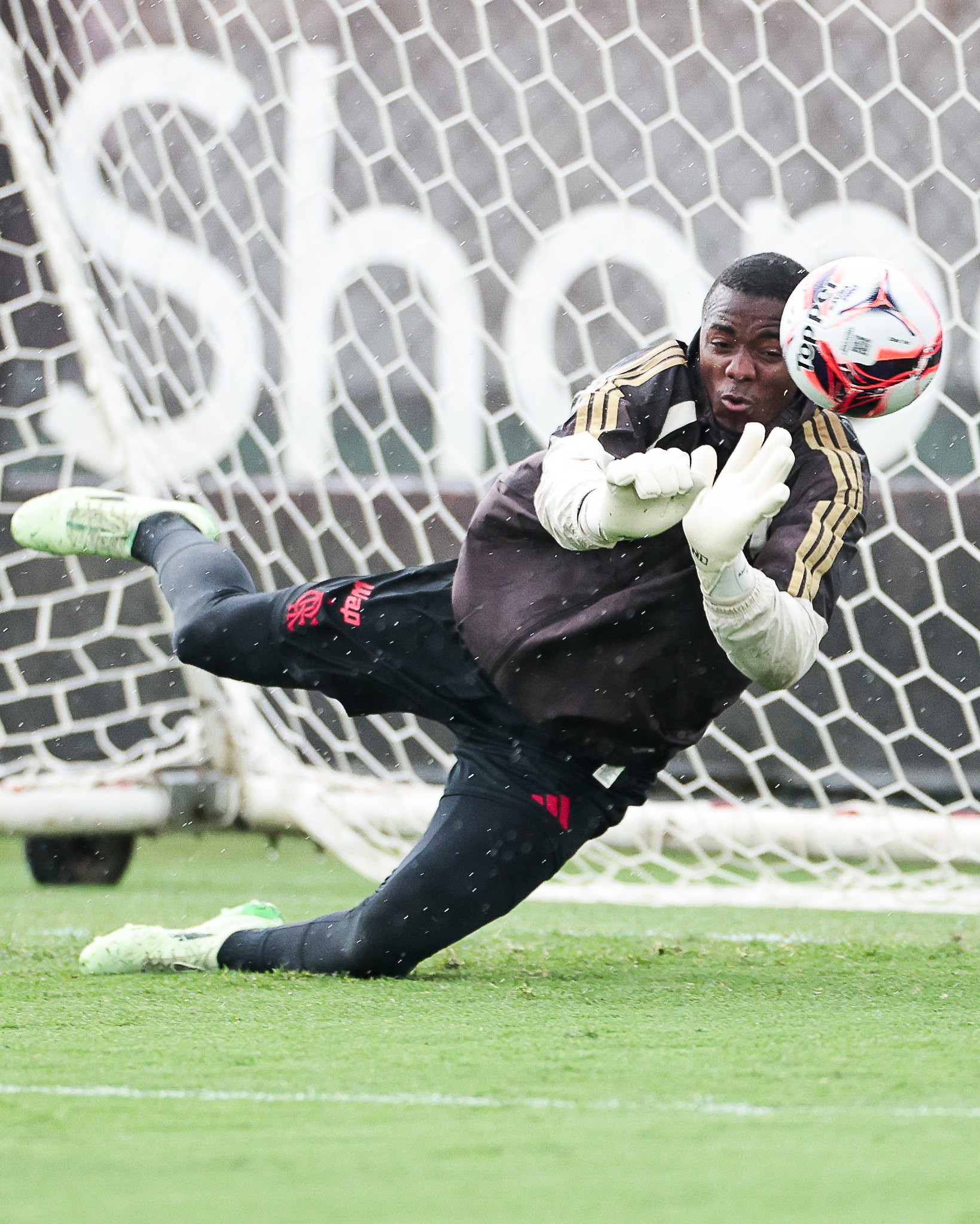 Escalação do Flamengo: Filipe Luís deve rodar o time, e Andrew pode estrear