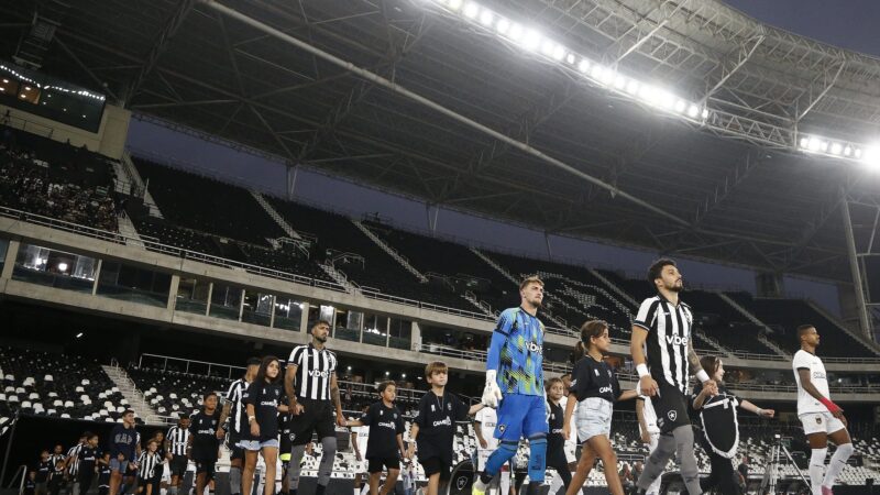 A vida sem Marlon Freitas: Alex Telles é o primeiro capitão do Botafogo de Anselmi e surge como novo líder