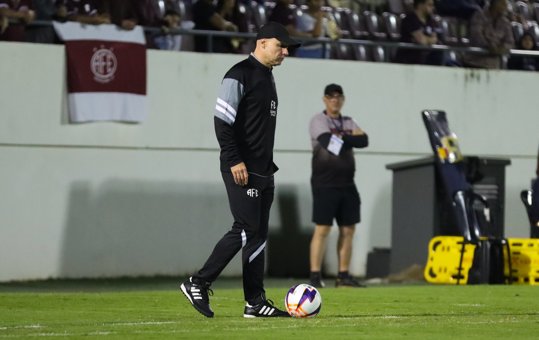 Corrêa celebra liderança, mas admite oscilações da Ferroviária na A2