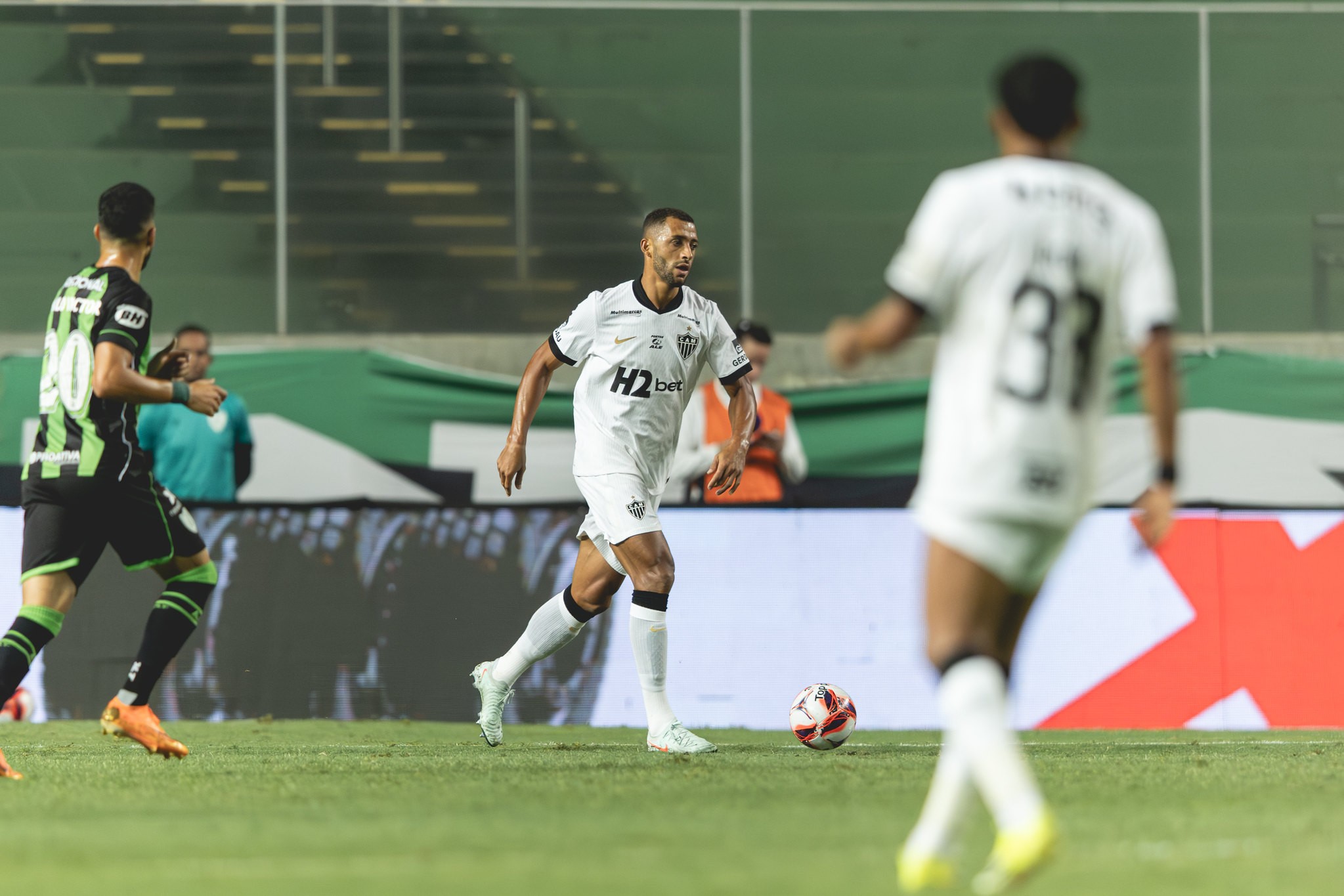 Escalação do Atlético-MG: zagueiro fica fora de treino e vira dúvida para o clássico com o Cruzeiro