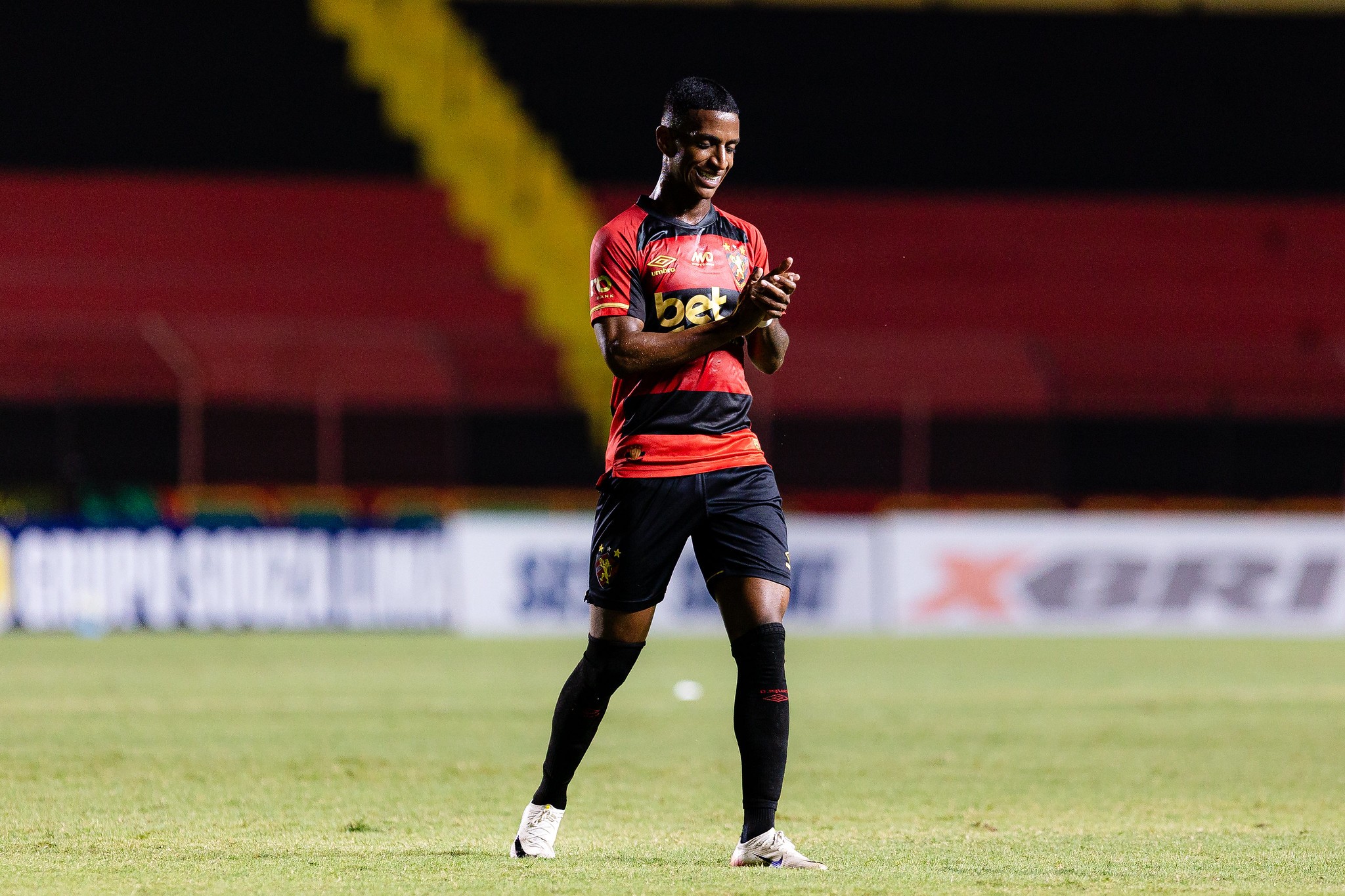 Max se apoia em terapia para buscar lugar no Sport: “Abre a mente”