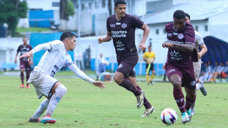 Técnico da Ferroviária reclama de gramados da Série A2