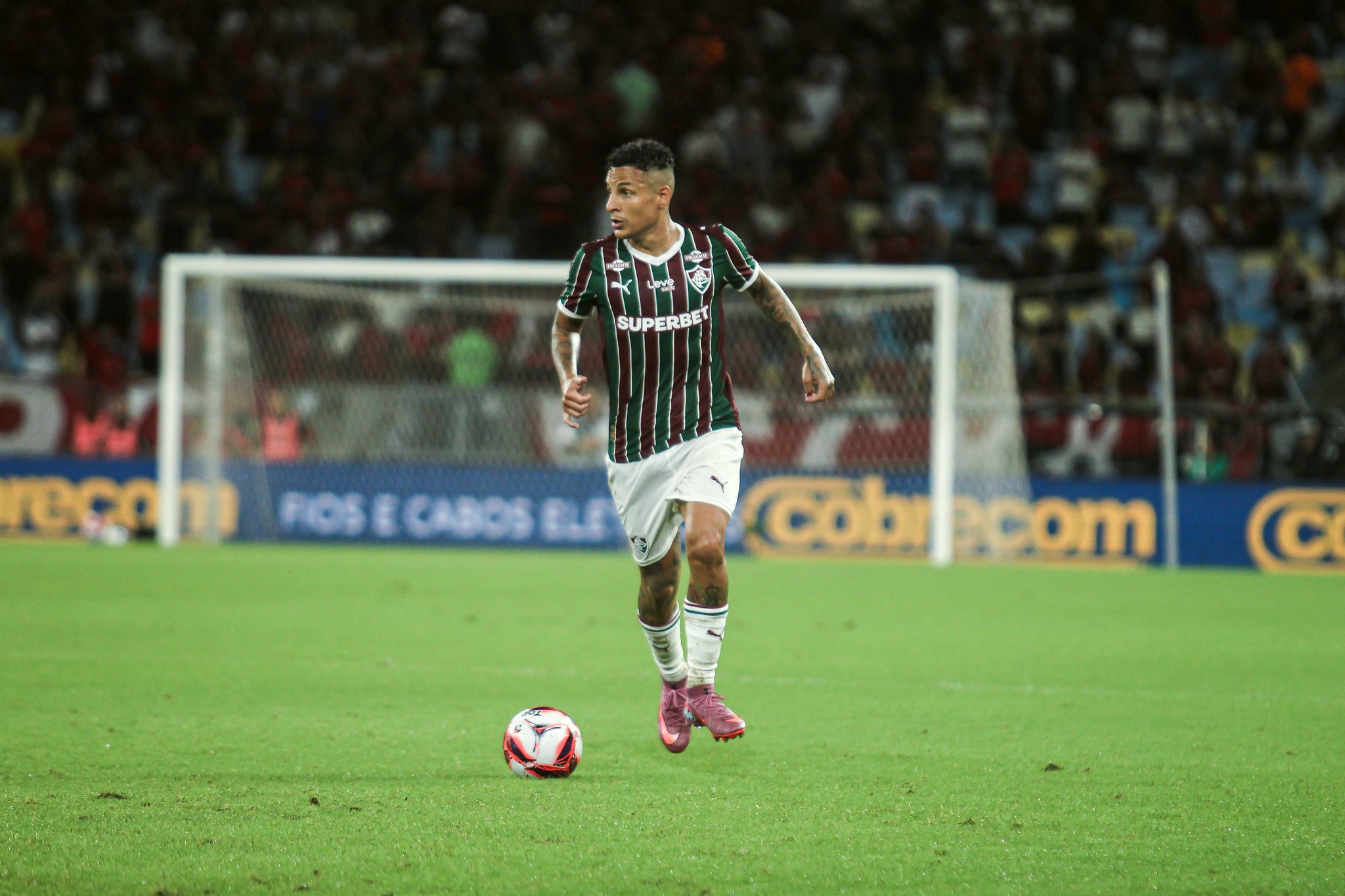Arana se anima com vitória do Fluminense no clássico: “Quero buscar minha vaga na Seleção”