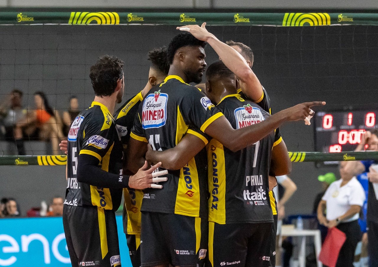 Praia Clube vence Suzano e é primeiro time na semifinal da Copa Brasil de vôlei masculino