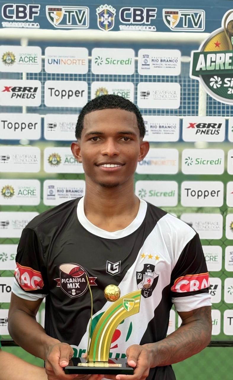 Curtinha: artilheiro do Acreano Série B 2025, lateral-esquerdo recebe premiação da FFAC