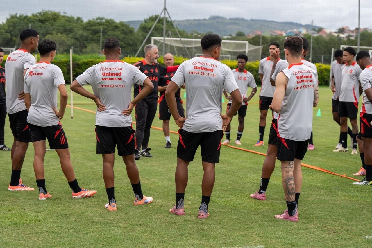 Time alternativo, Gre-Nal e estreia no Brasileirão: o calendário do Inter no primeiro mês do ano