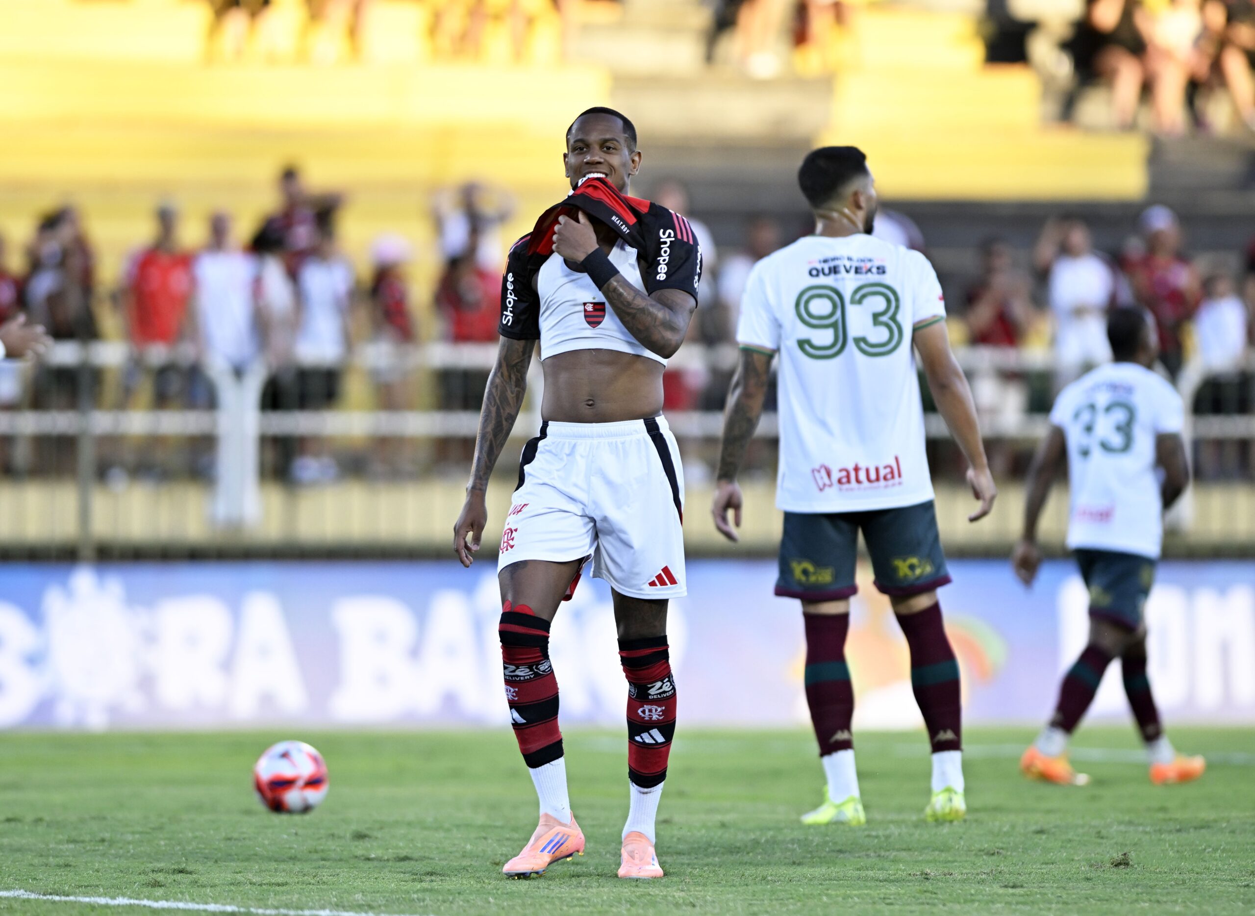 Flamengo interrompe negociação com Bragantino, e Wallace Yan retorna; entenda