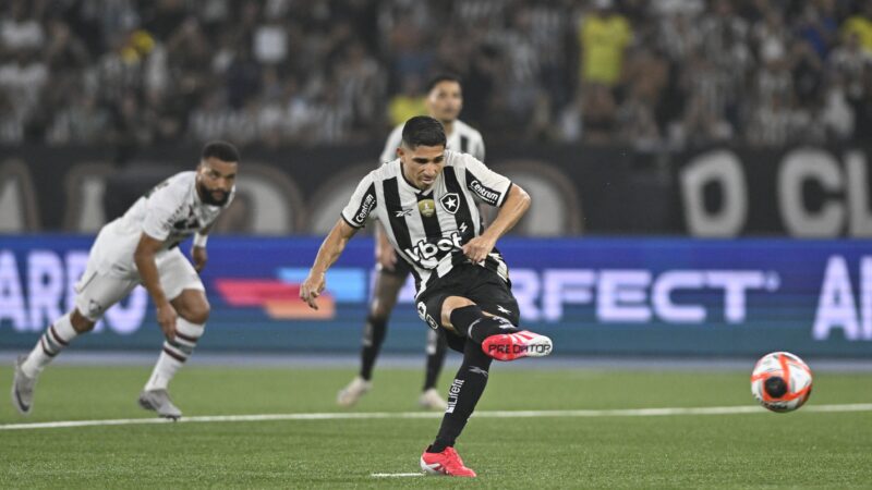 Botafogo pede Wallace Davi e dinheiro para liberar Savarino ao Fluminense