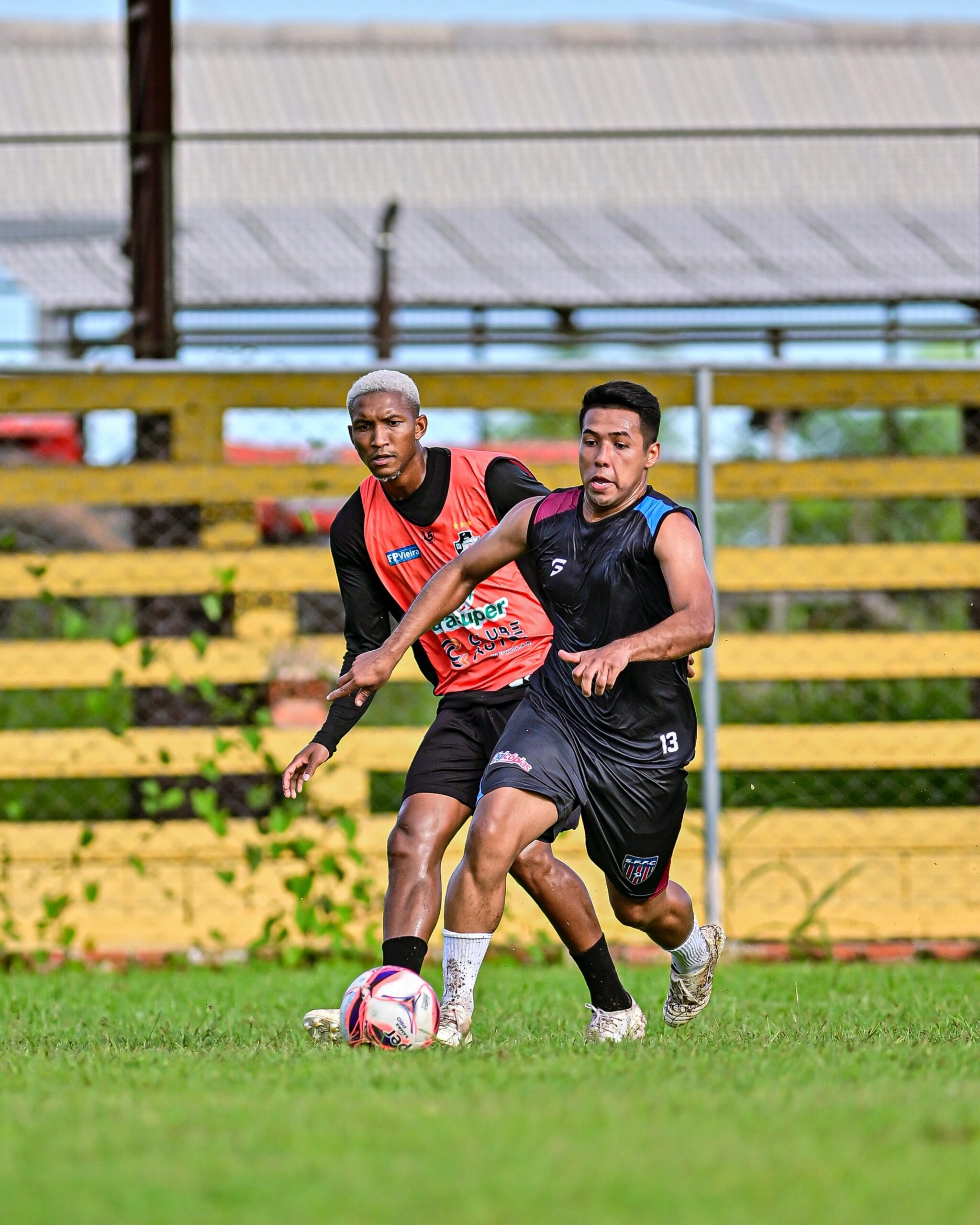“A gente tem um grupo muito forte”, exalta Eric Rodrigues após vitória do Vasco-AC em amistoso