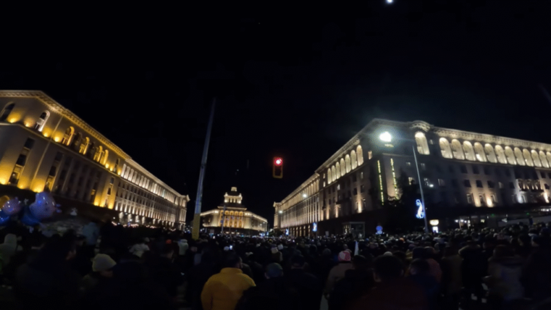 Protestos derrubam governo na Bulgária em meio à adoção do euro e crise política histórica