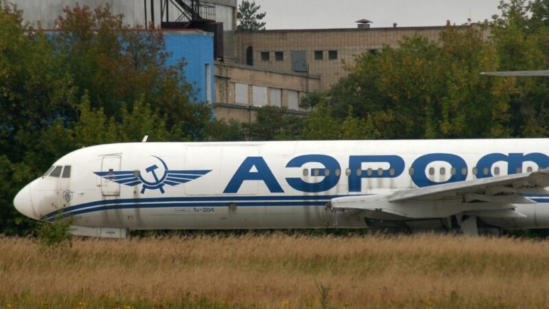 Sanções apertam e Rússia recorre a aviões soviéticos para evitar colapso aéreo