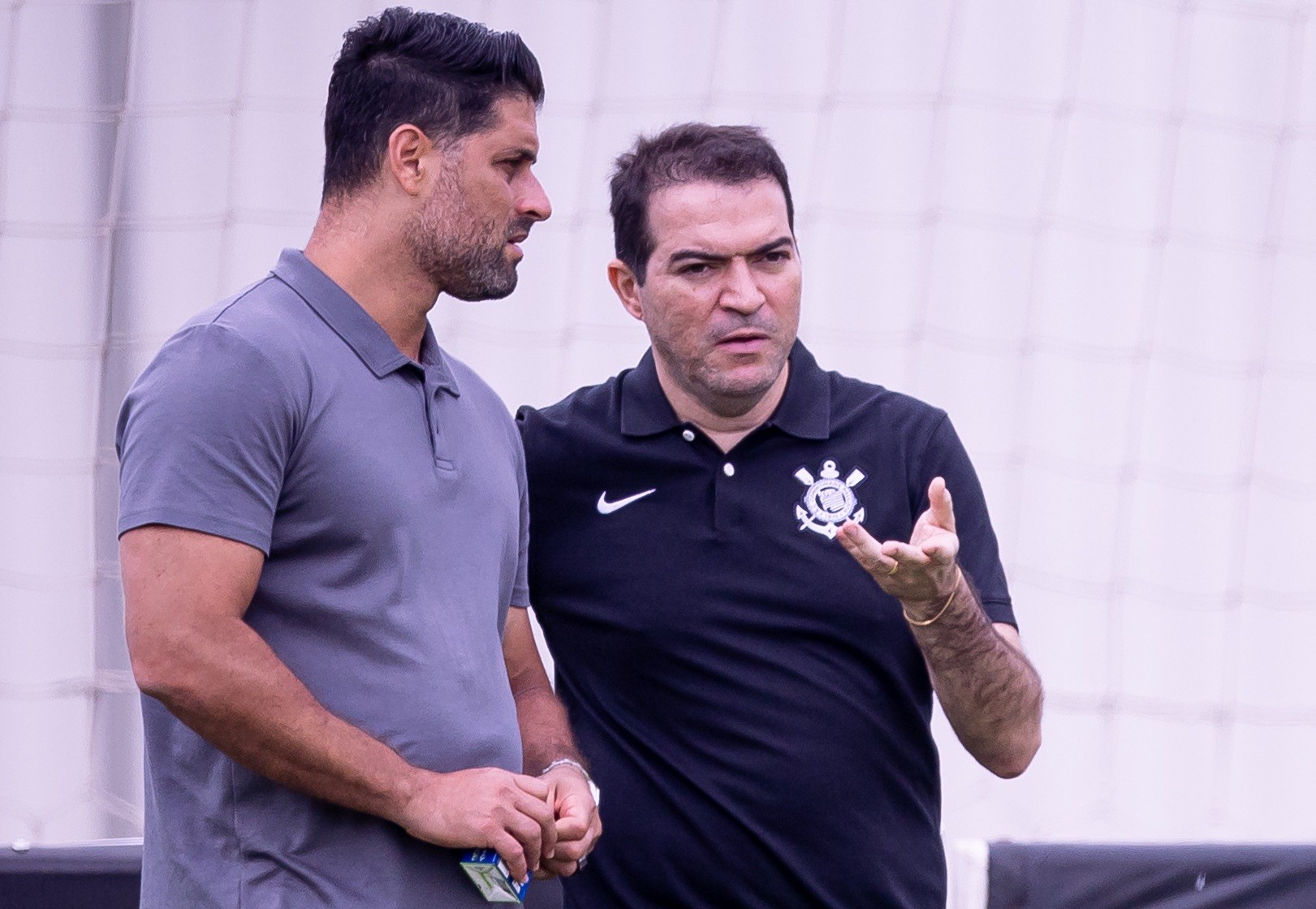 Corinthians procura lateral-esquerdo livre no mercado em meio a impasse com Angileri