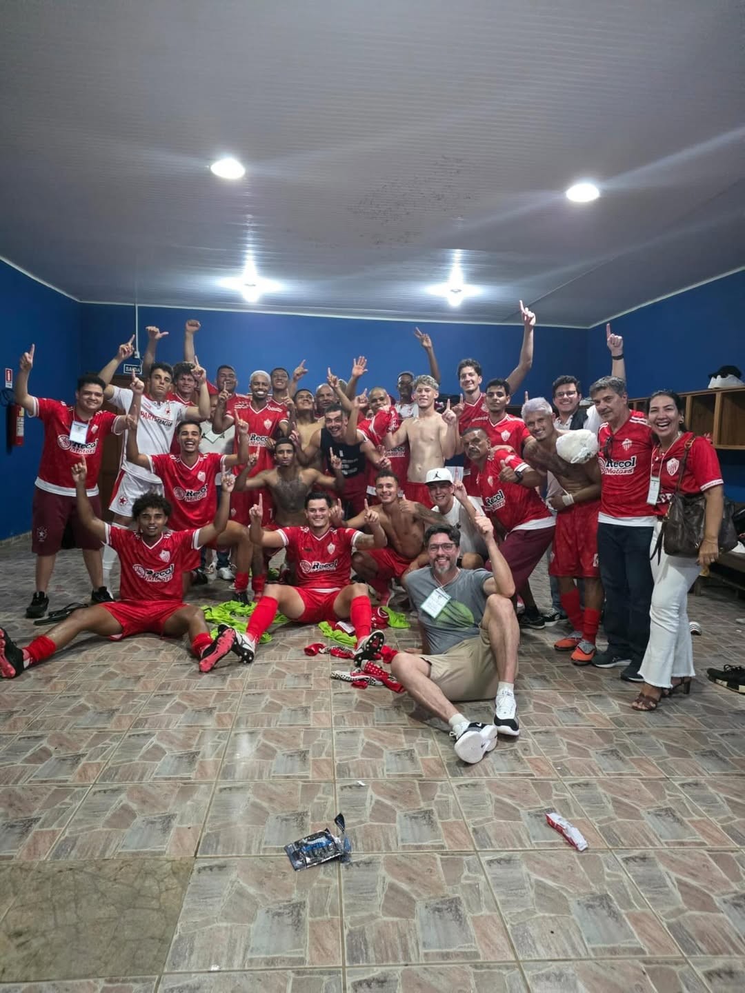 Rio Branco-AC divulga vídeo de bastidores de vestiário após vitória na estreia no Acreano