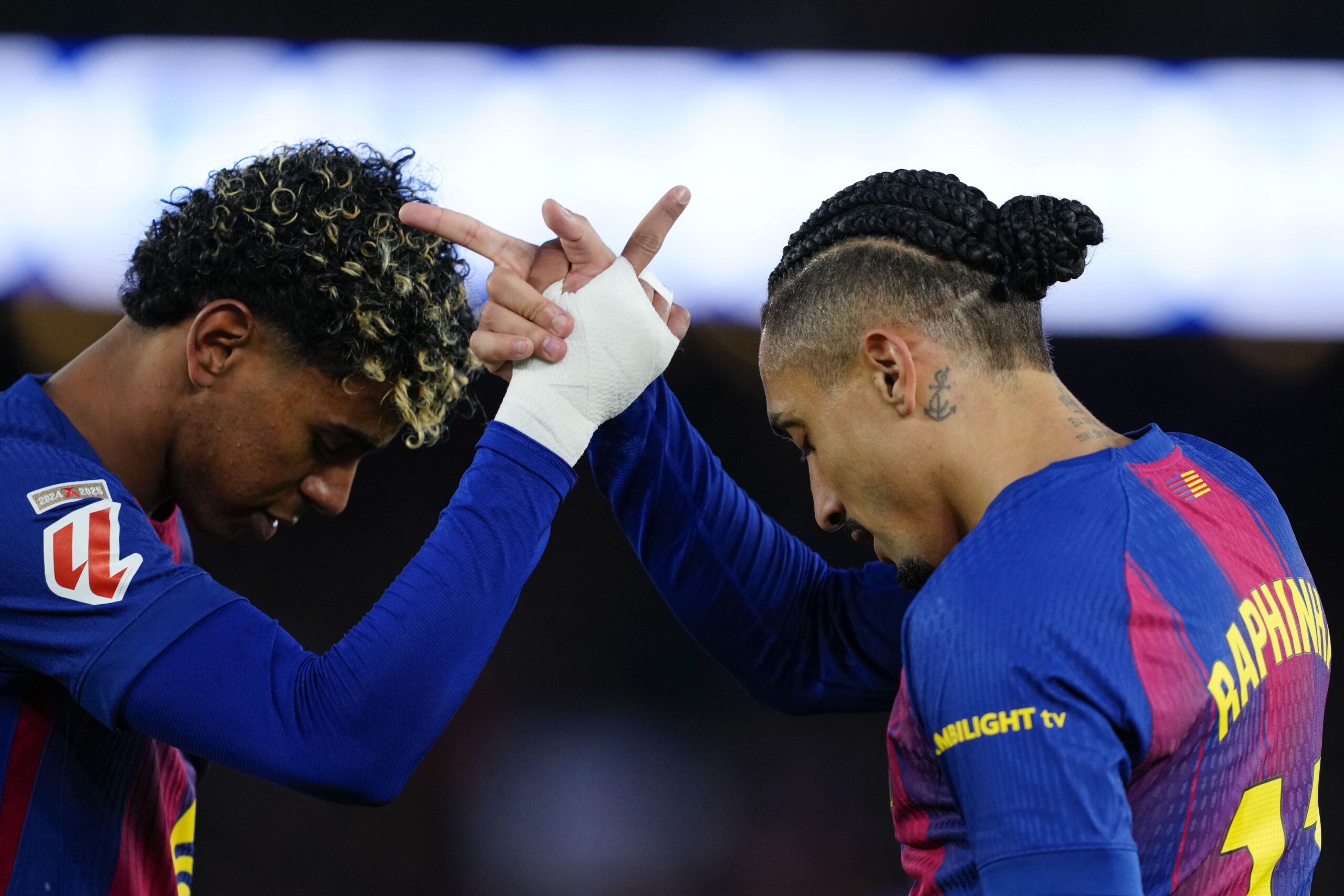 Rato corre no gramado do Camp Nou antes de Barcelona e Copenhagen pela Champions