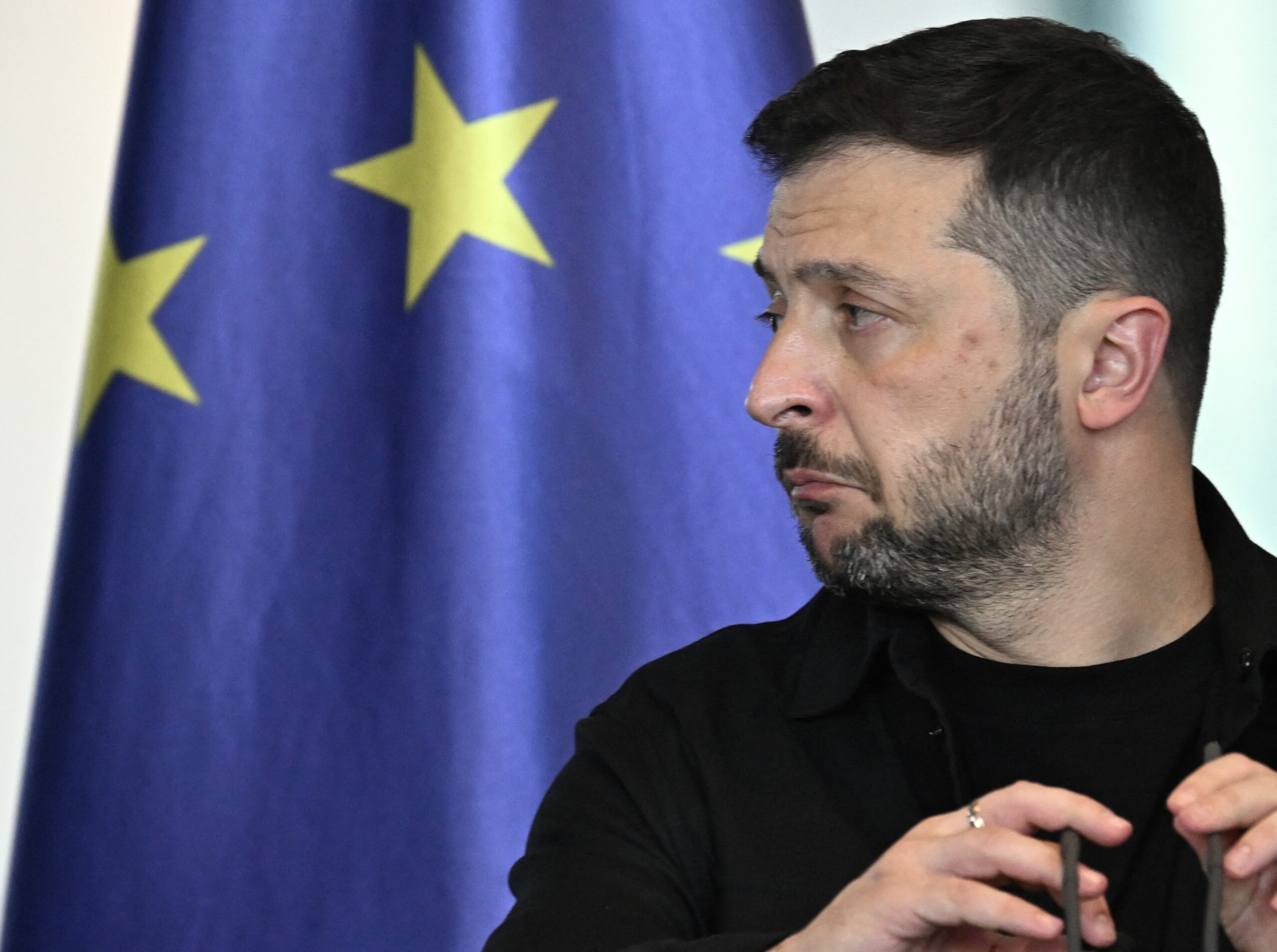 Ucrânia: após denúncias de corrupção, Zelensky escolhe militar para comandar seu gabinete