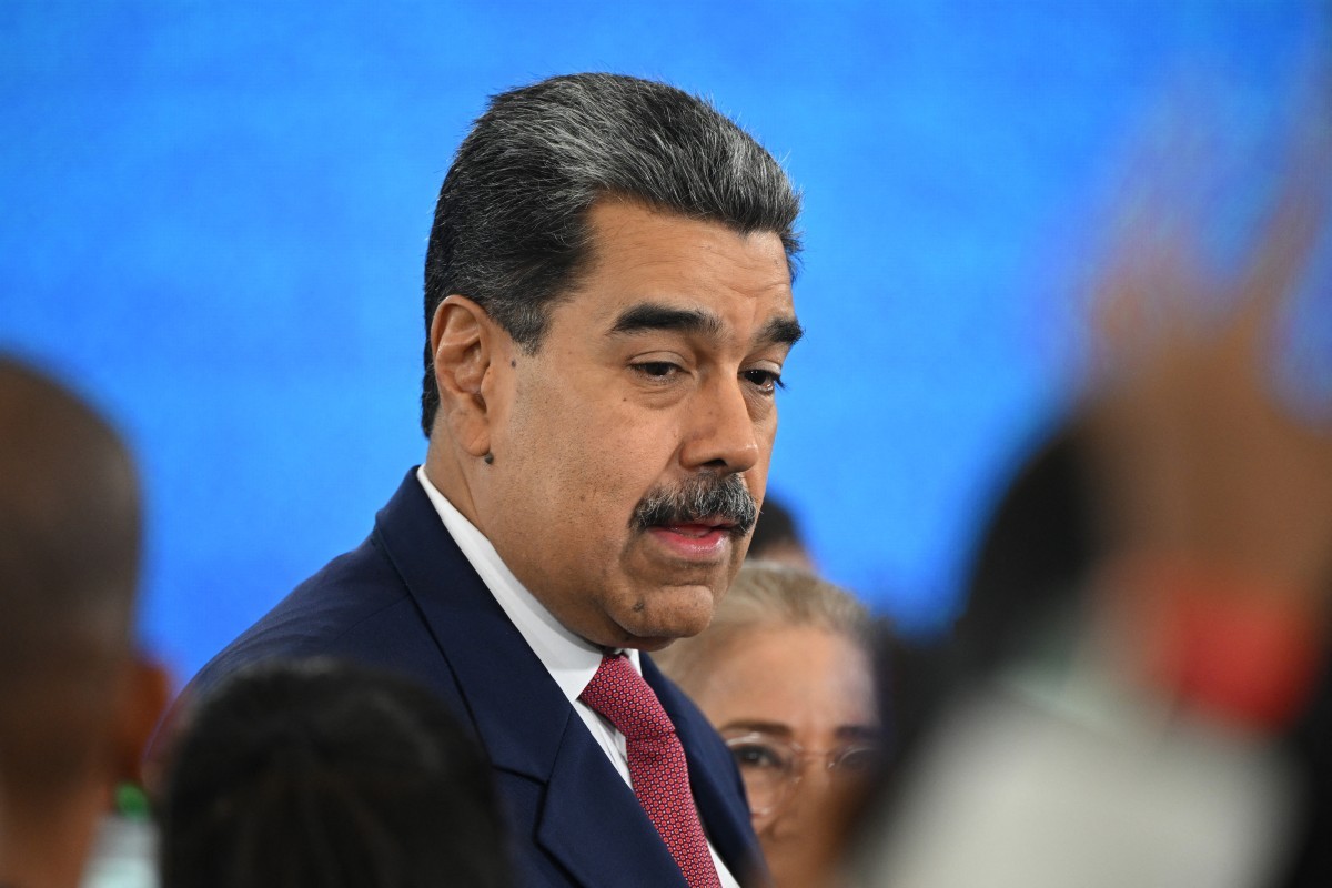 É #FAKE que foto mostre Maduro escoltado por agentes dos EUA após captura; imagem foi criada com inteligência artificial