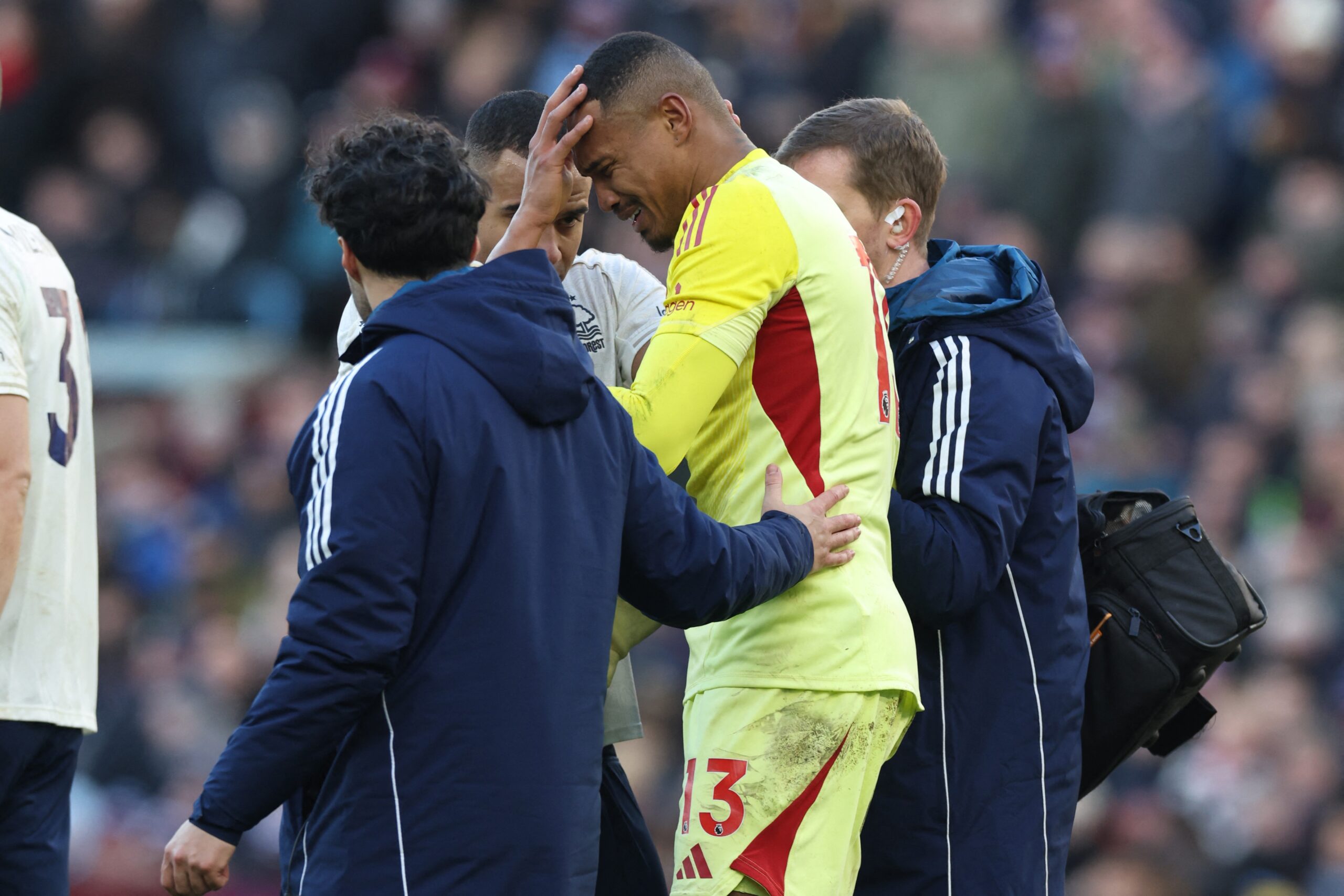 Goleiro John, ex-Botafogo, passa por tratamento em três turnos de olho na Copa do Mundo