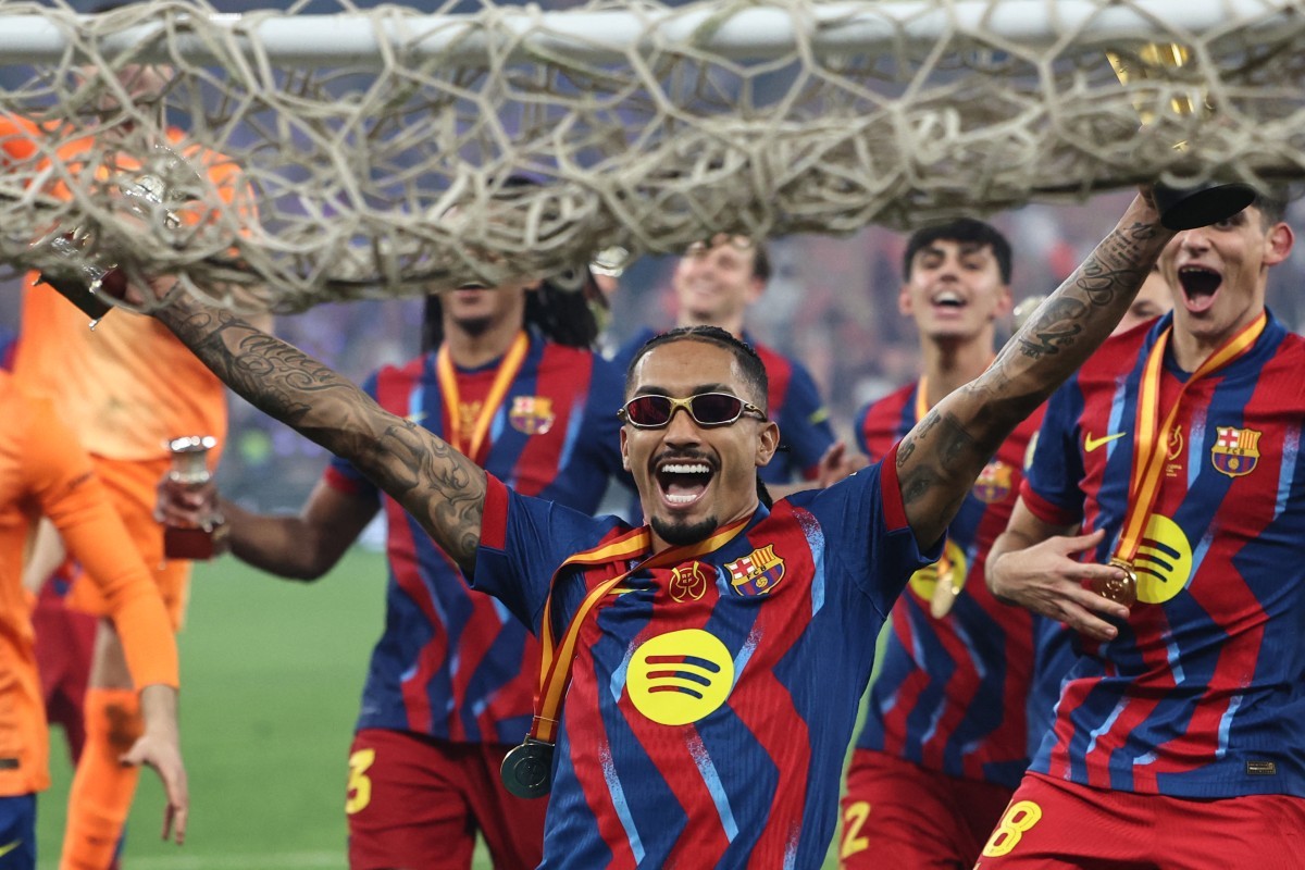 Jornais espanhóis exaltam Raphinha na decisão da Supercopa da Espanha: “Um craque”