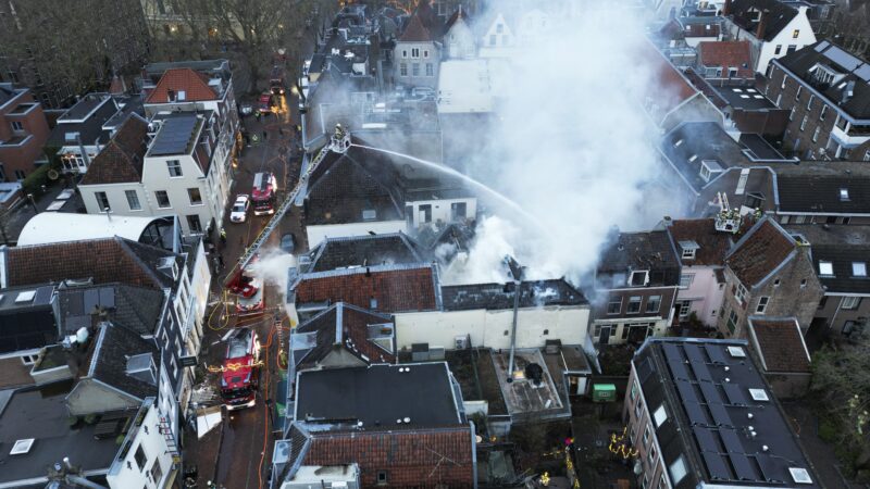 Explosão destrói prédios e deixa quatro feridos no centro de Utrecht, na Holanda