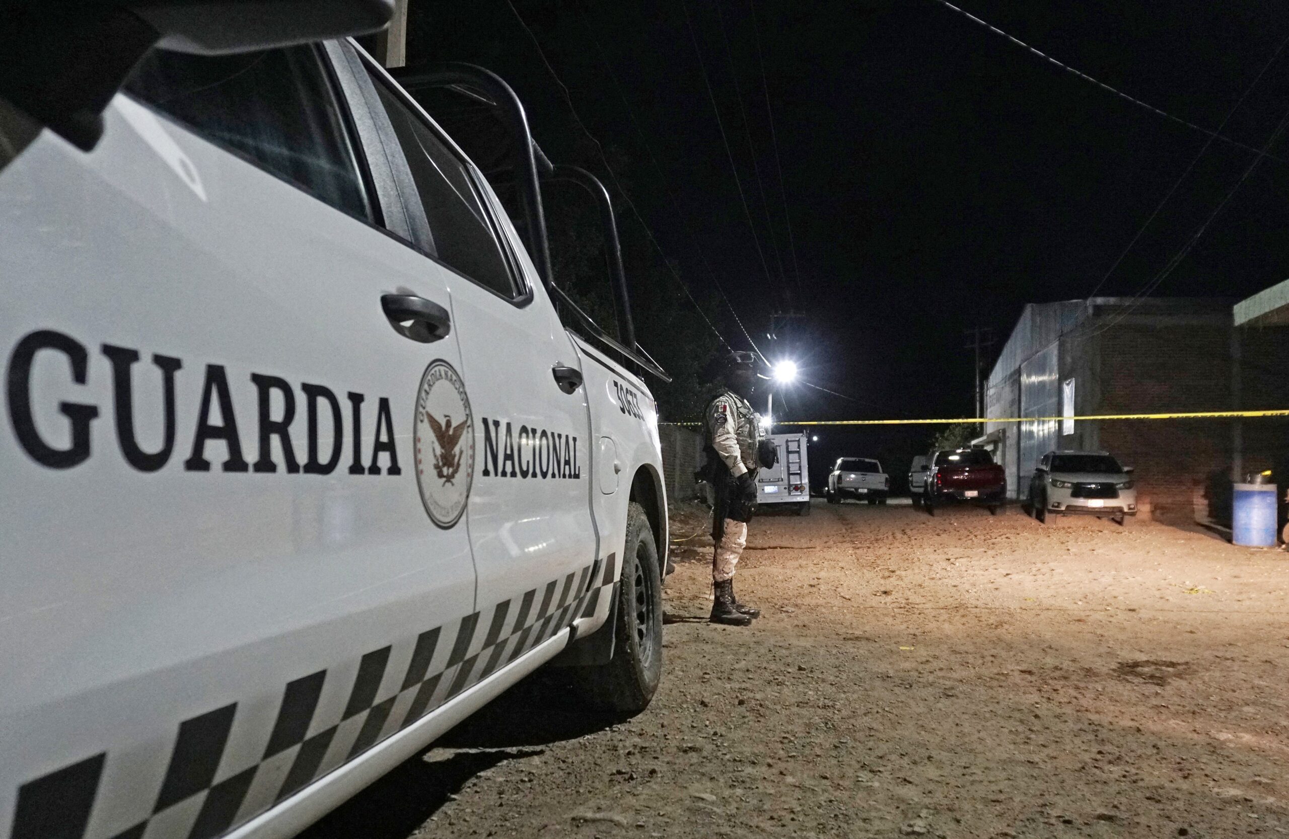 Homens armados disparam mais de 100 tiros e matam 11 pessoas dentro de campo após jogo de futebol no México