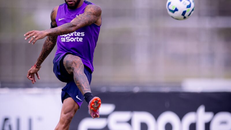 Martínez pediu novo passaporte só em 13 de janeiro e segue sem data para voltar ao Corinthians