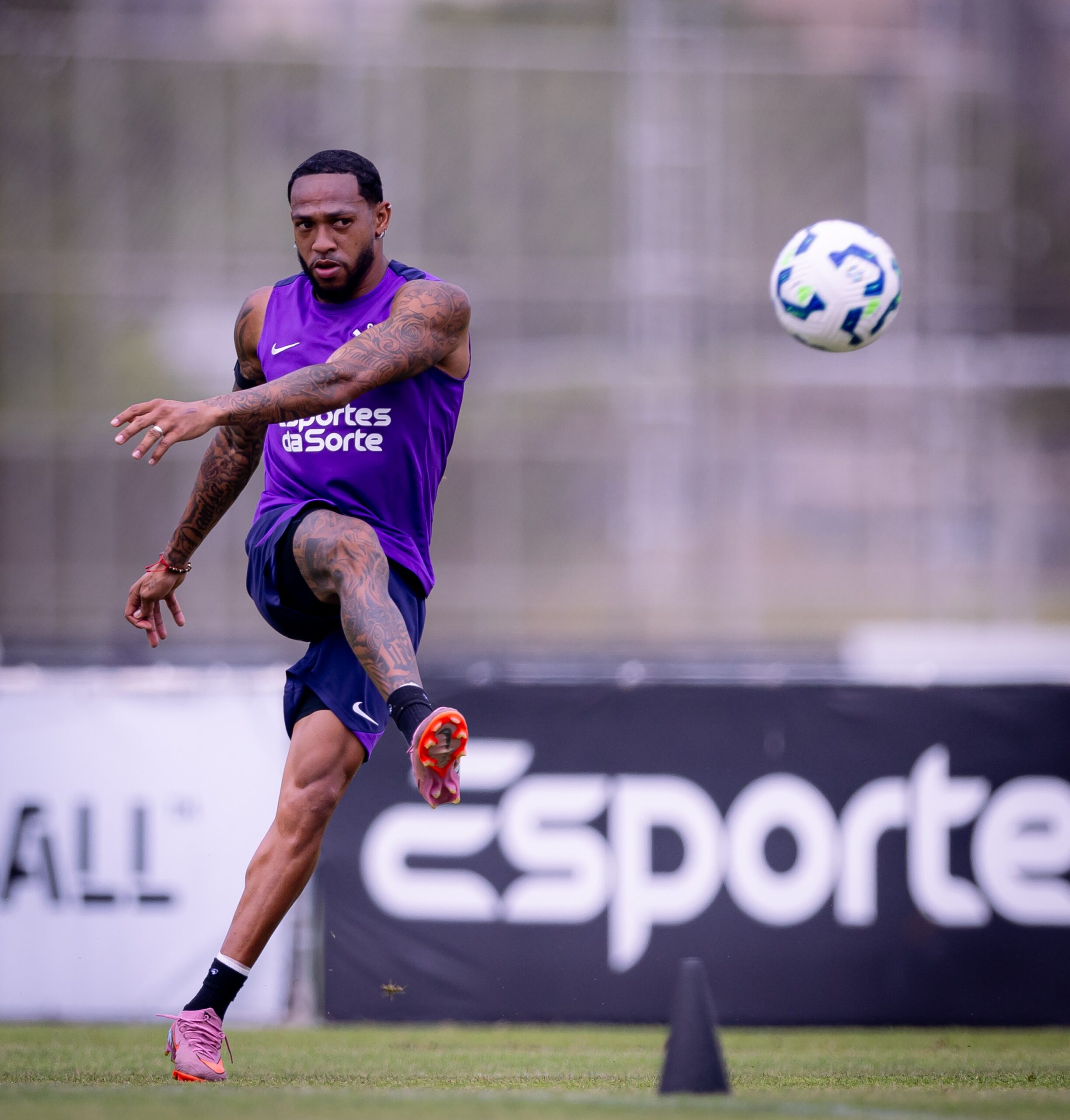 Martínez pediu novo passaporte só em 13 de janeiro e segue sem data para voltar ao Corinthians