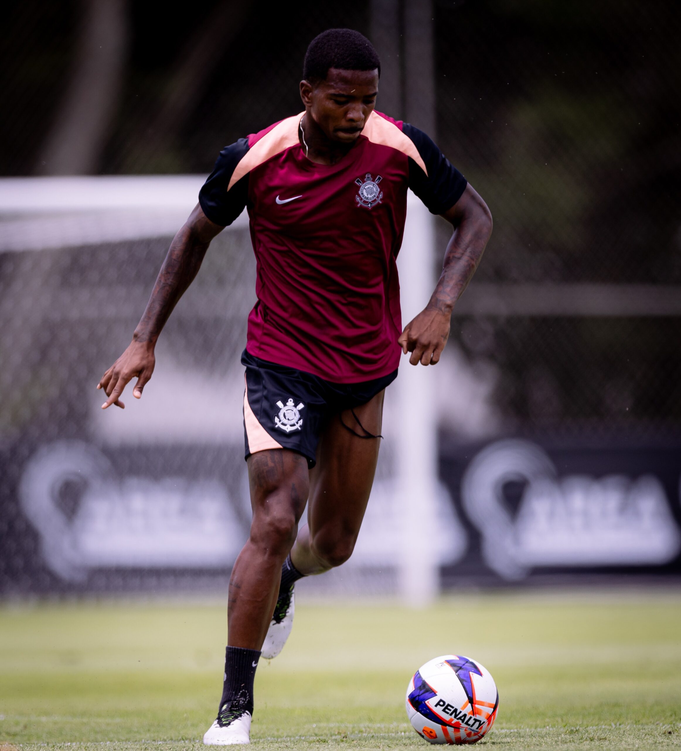 Cacá tem lesão no abdômen, fica fora de treinos e vira desfalque no Corinthians