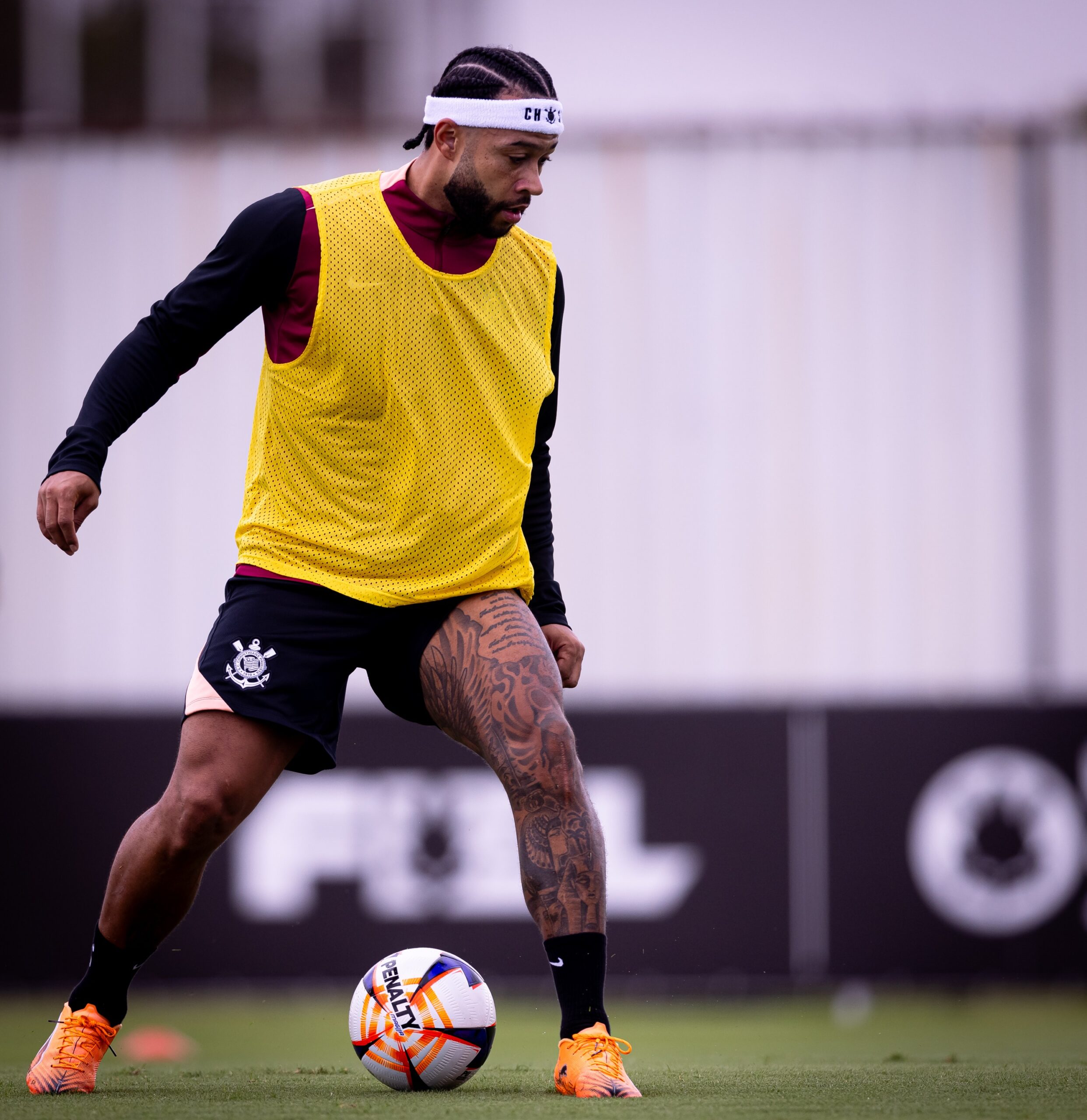 Memphis Depay faz primeiro treino com elenco do Corinthians em 2026