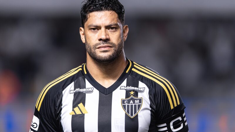 Com Hulk em espera, Fluminense faz reunião e volta ao mercado em busca de centroavante