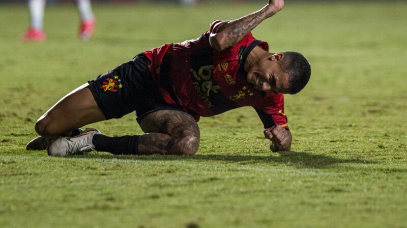 Sport encaminha empréstimo de Carlos Alberto a clube asiático