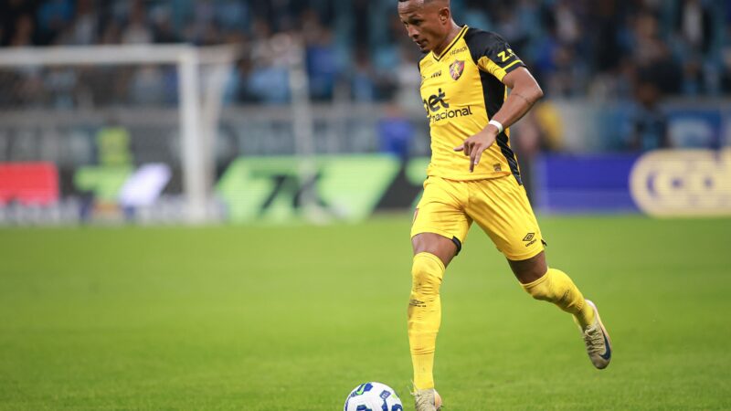 Sport comunica acordo para quitar dívidas com atacante Léo Pereira