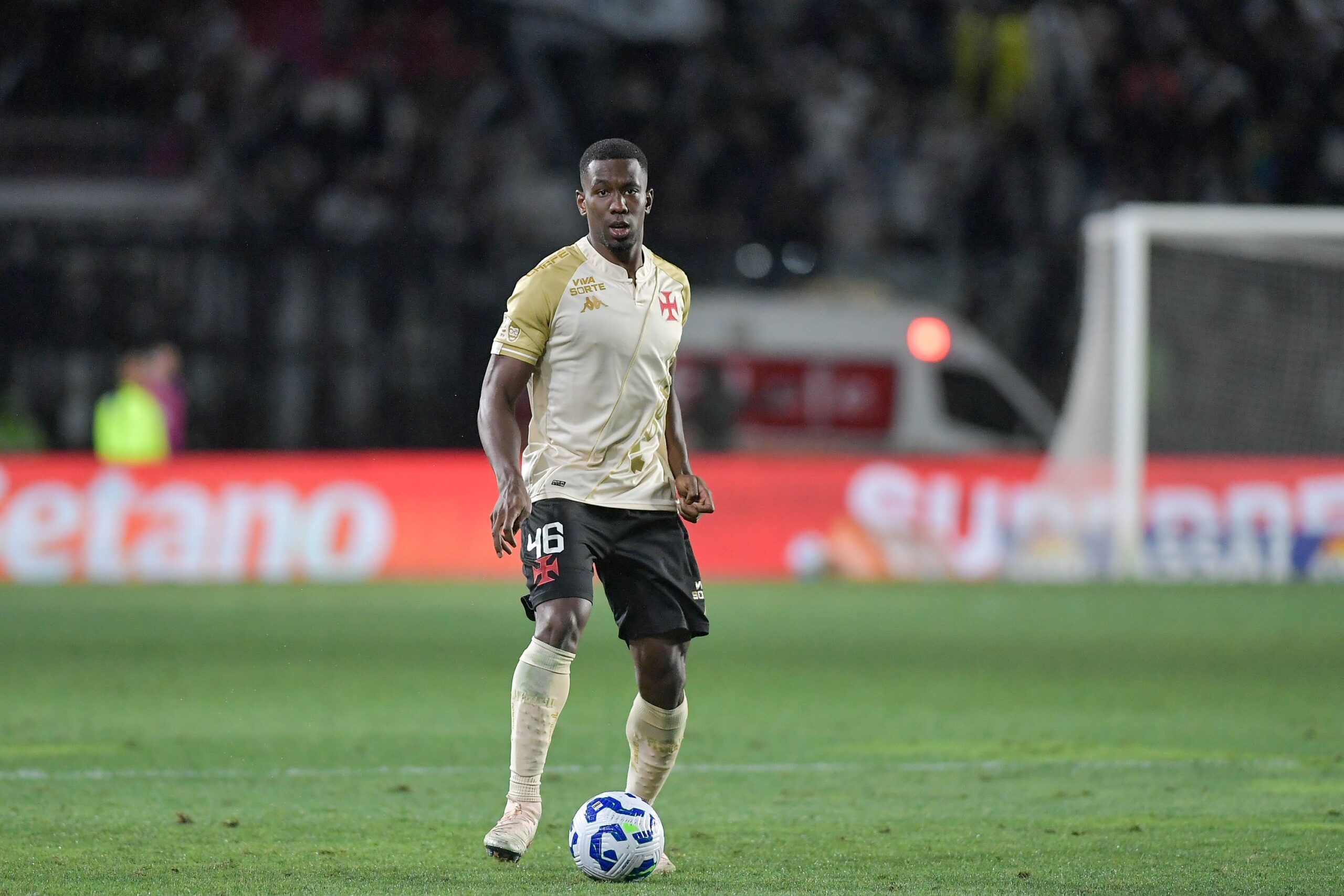 Contrato de Cuesta está perto do fim, mas Vasco tem opção de renovar o empréstimo; veja valores