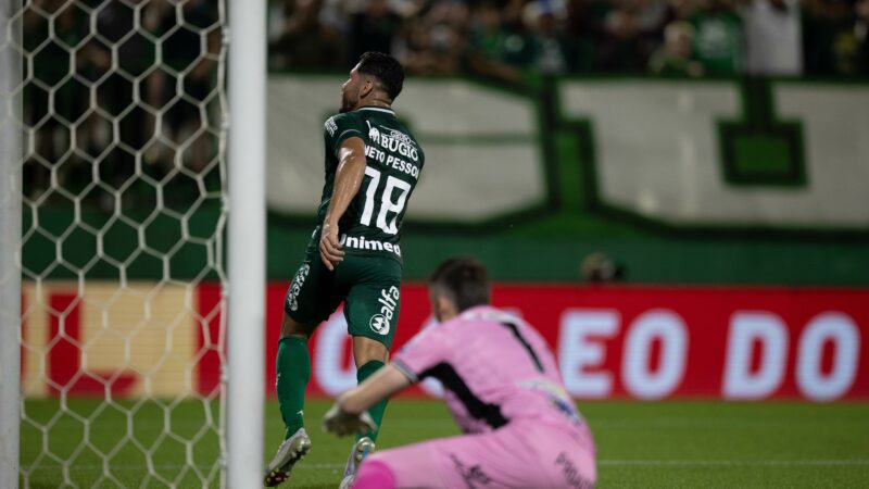 Jogador da Chapecoense sofre lesão em treino da pré-temporada